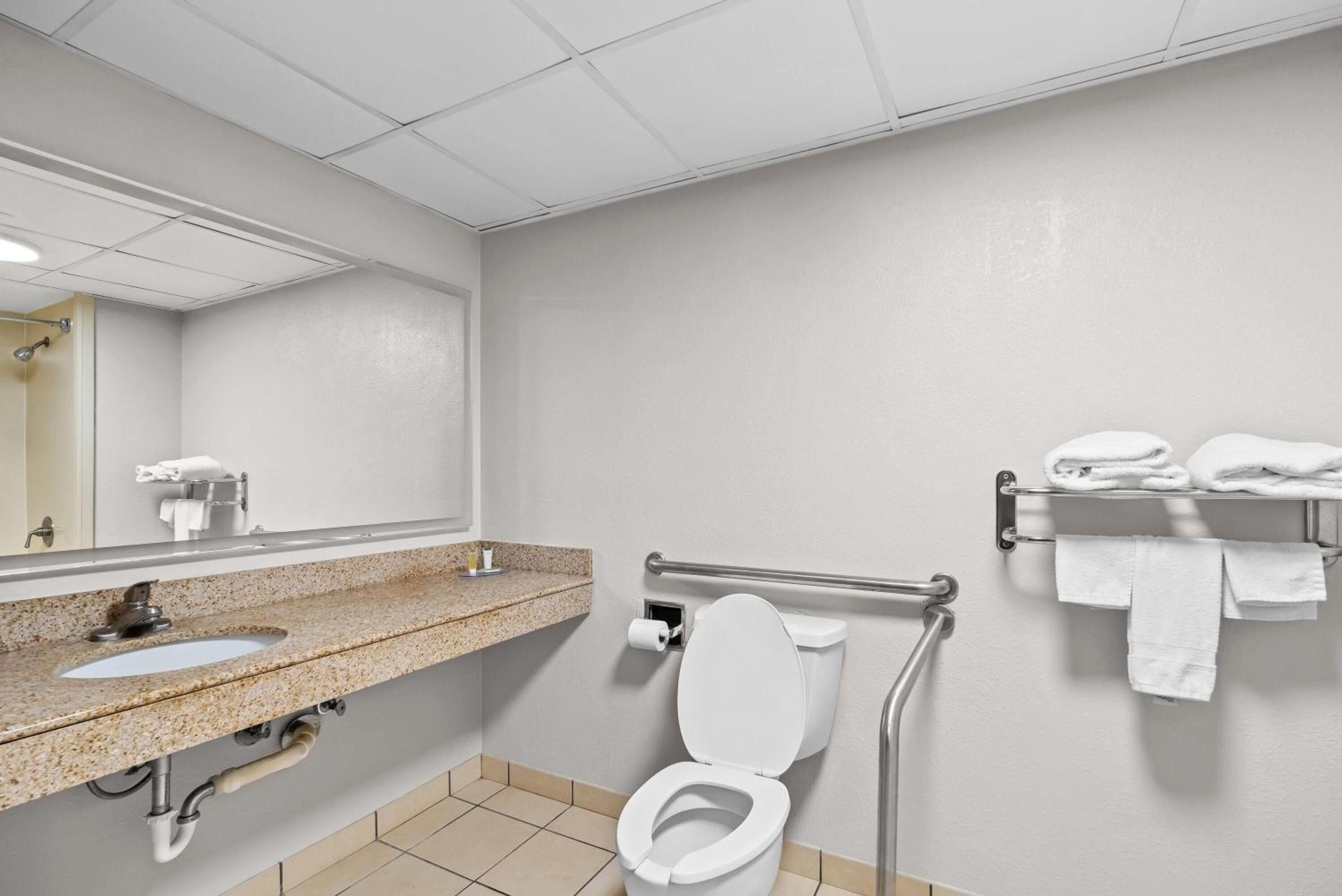 King Room - Disability Access - Non-Smoking - Photo 2