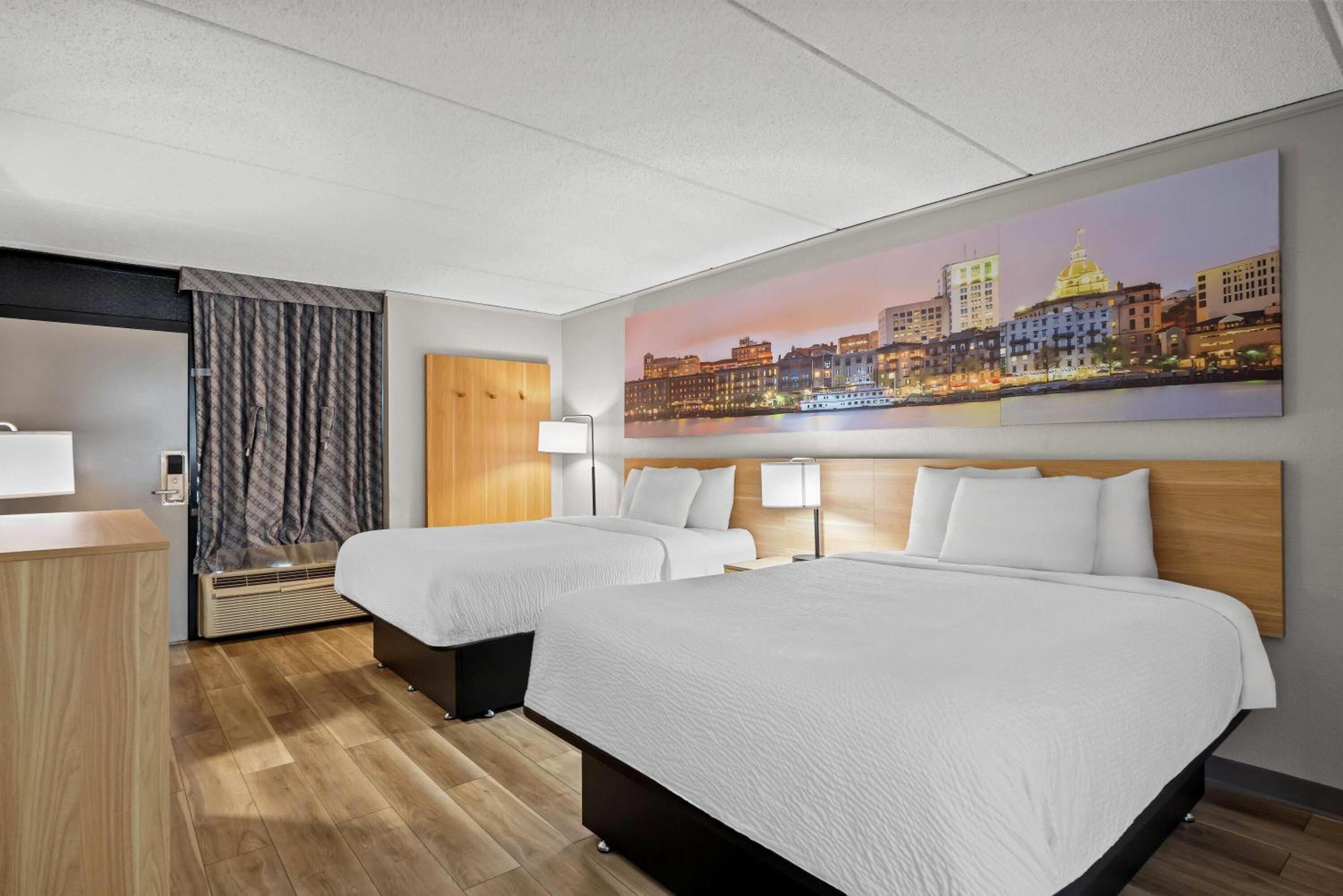 Queen Room with Two Queen Beds - Non-Smoking - Photo 3