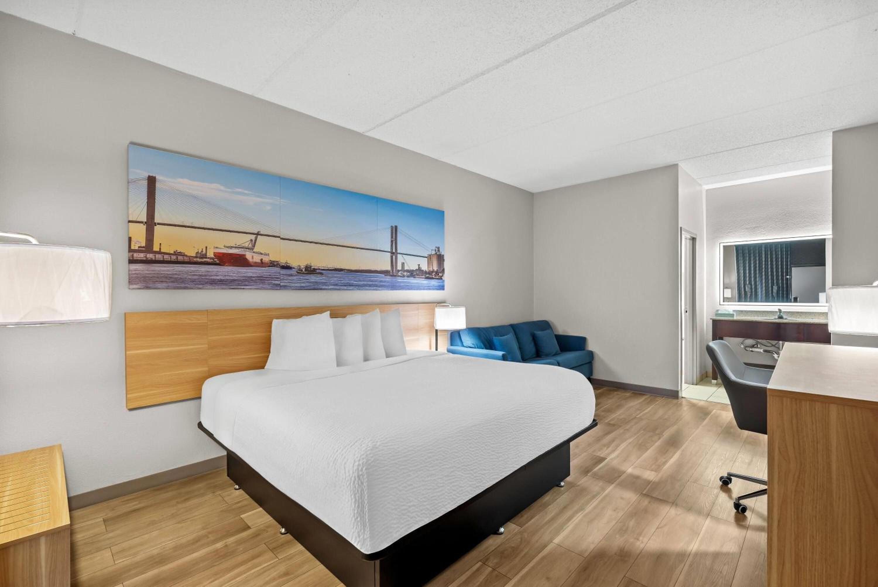 King Suite - Non-Smoking - Photo 1