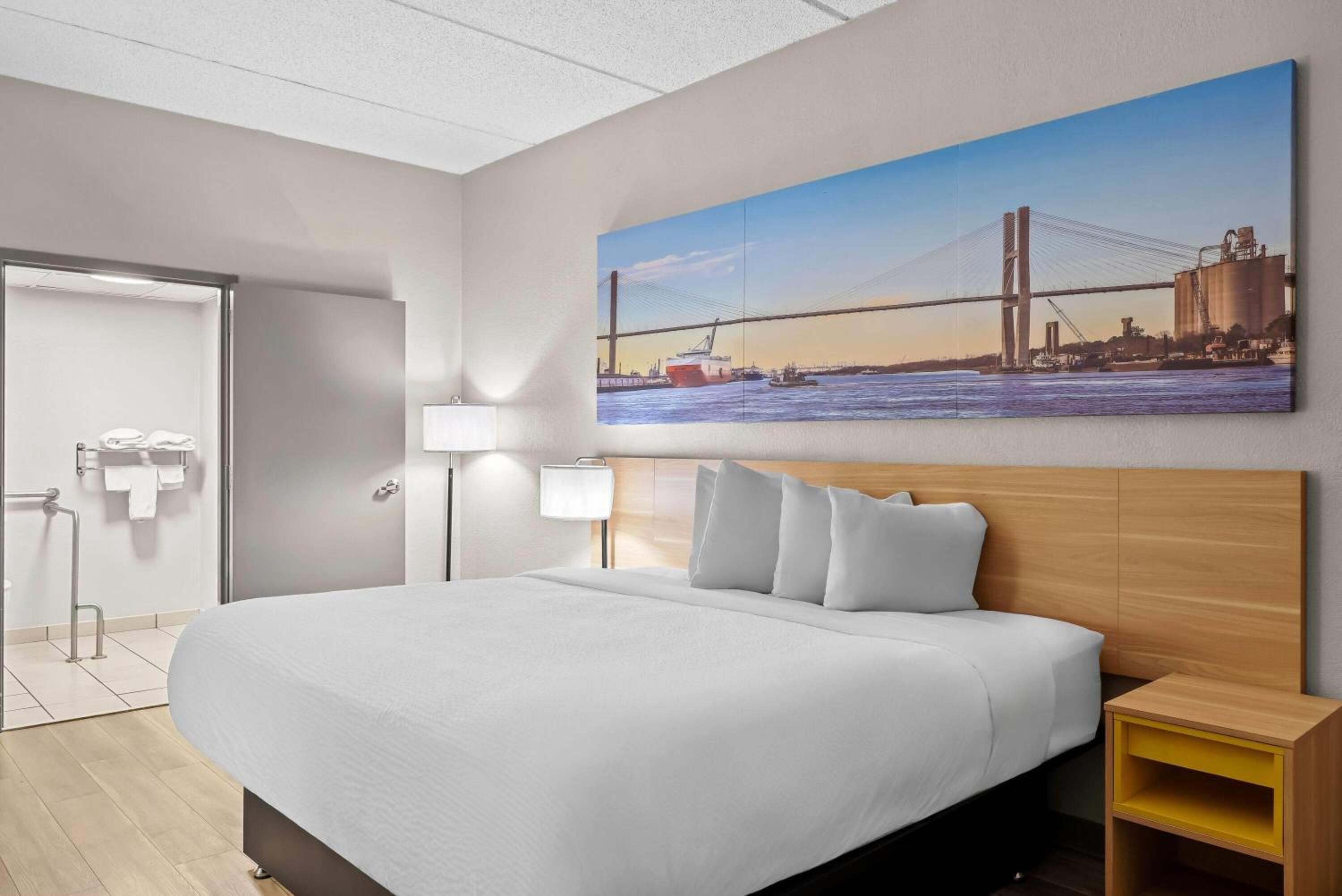 King Room - Disability Access - Non-Smoking - Photo 3
