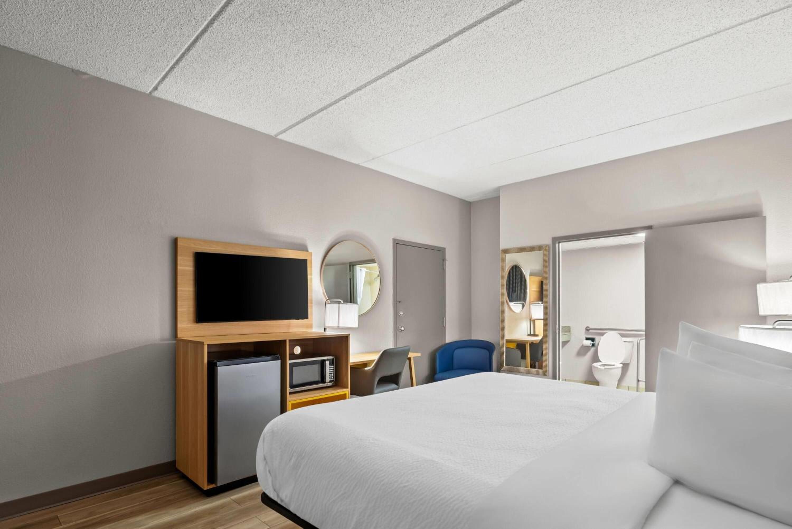 King Room - Disability Access - Non-Smoking - Photo 5