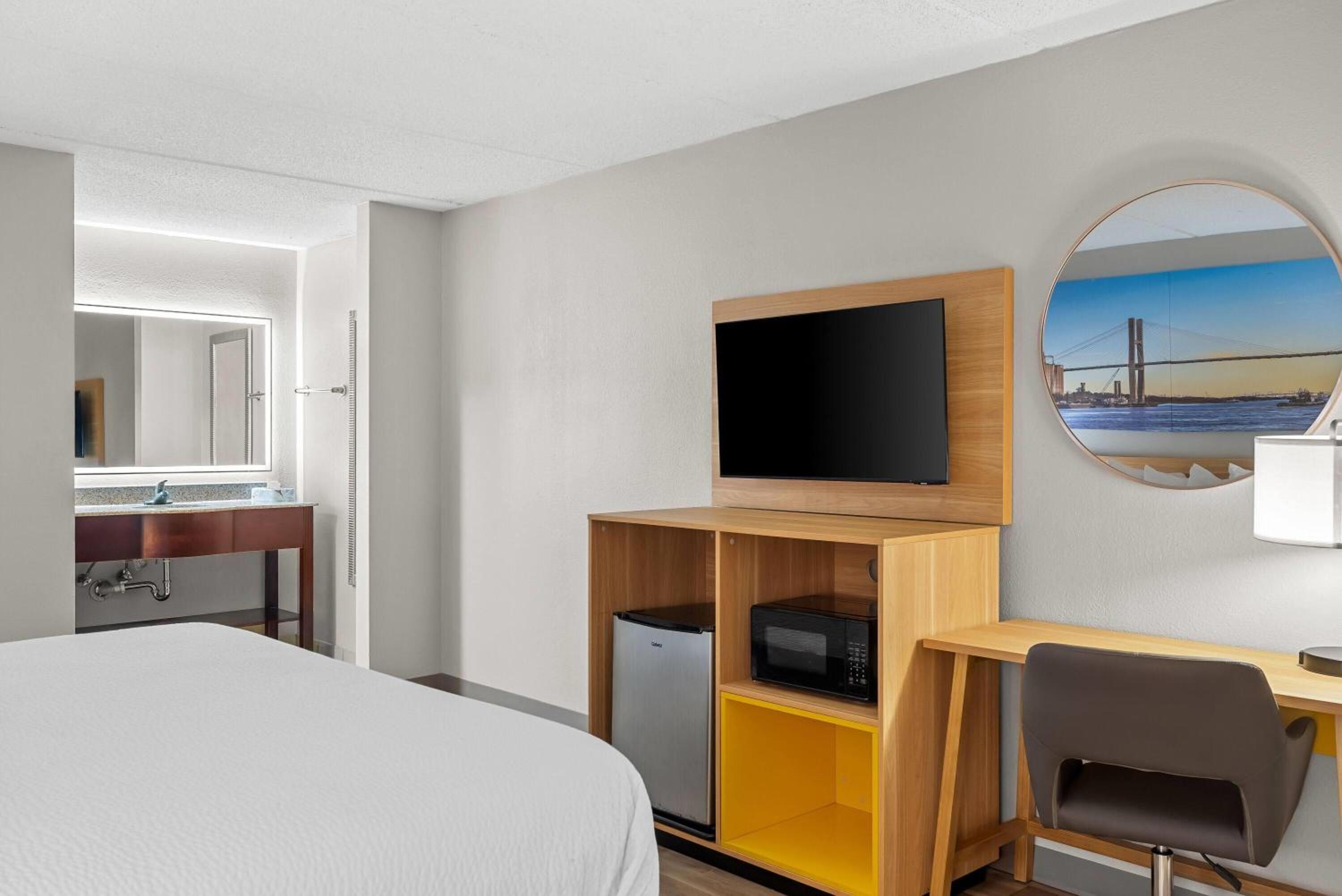 King Room - Non-Smoking - Photo 2