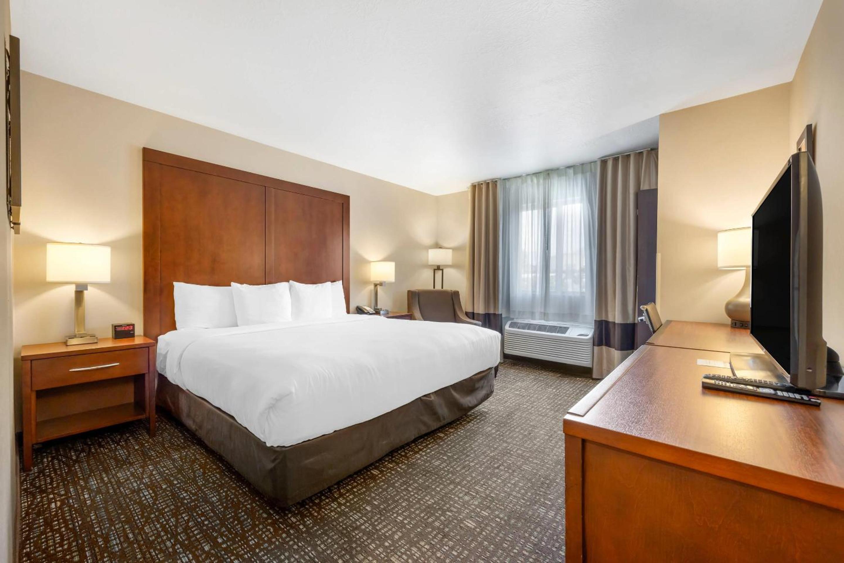 King Room - Accessible/Non-Smoking - Photo 1