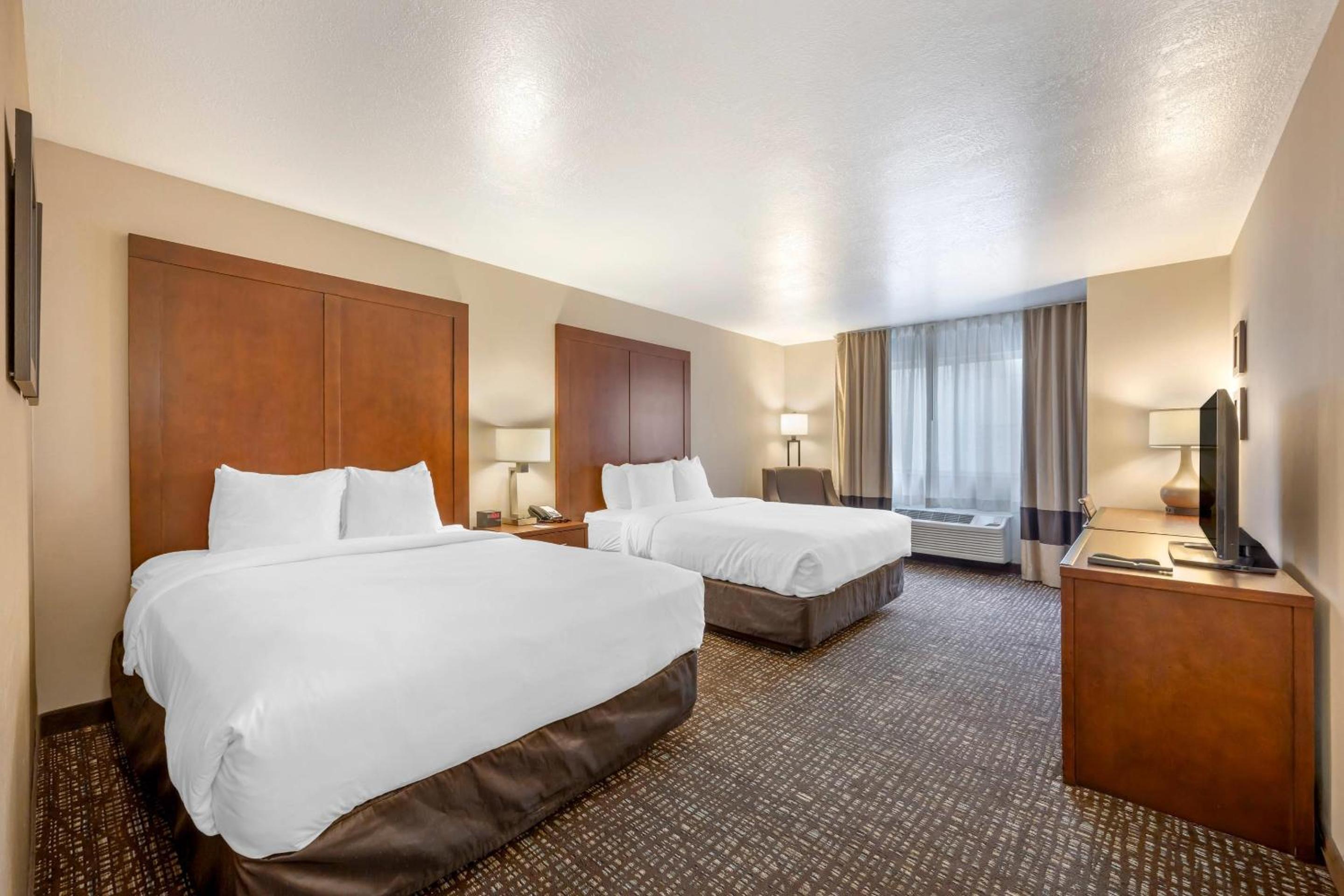 Queen Room with Two Queen Beds - Accessible/Non-Smoking  - Photo 2