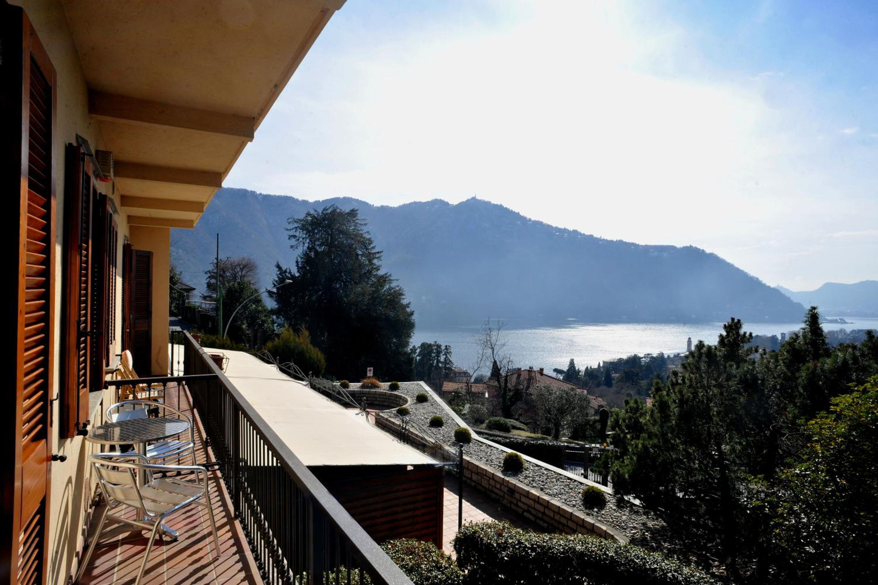 Studio with Balcony and Lake View - Photo 29