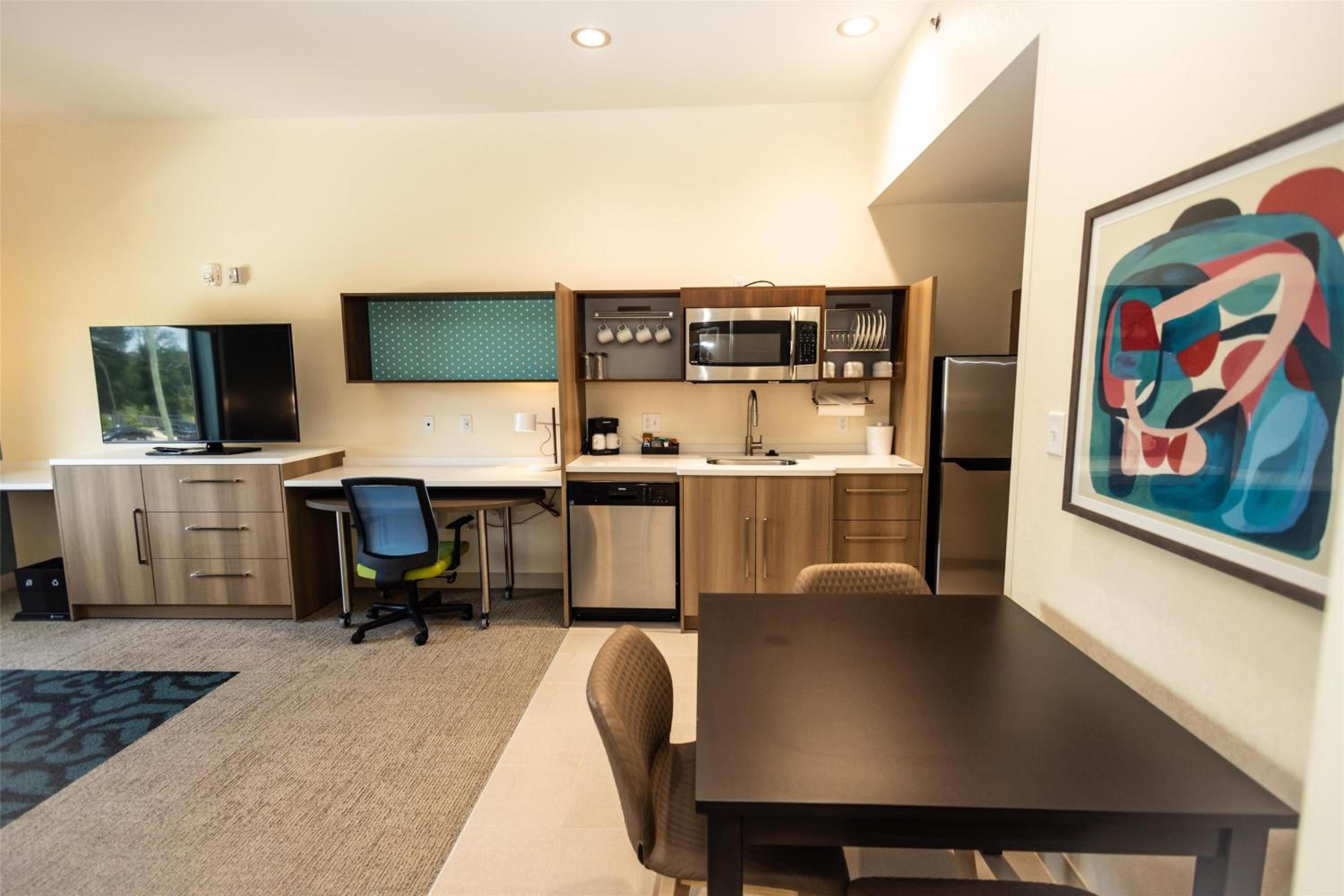 One-Bedroom King Suite - Photo 2