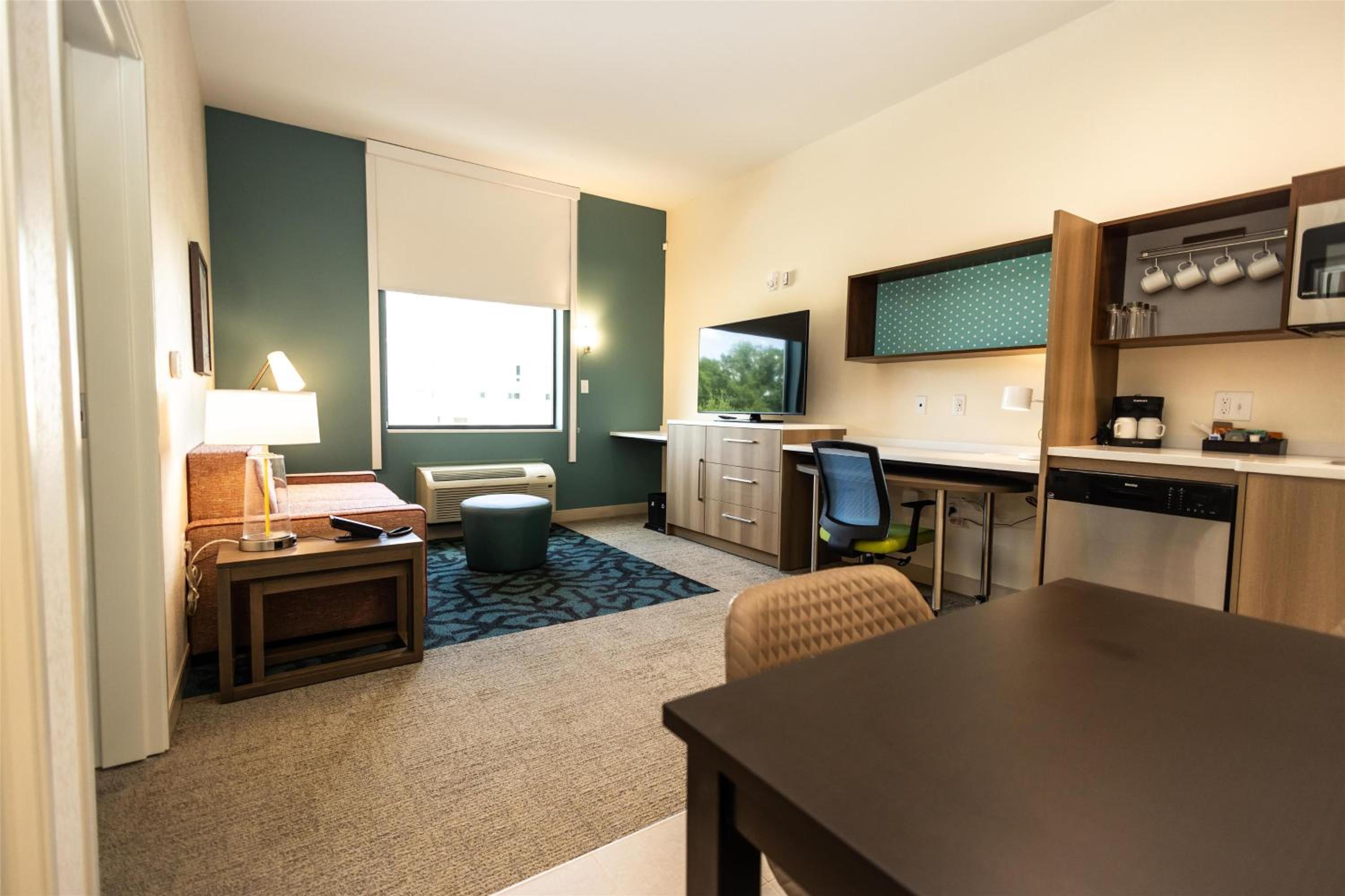 One-Bedroom King Suite - Photo 3