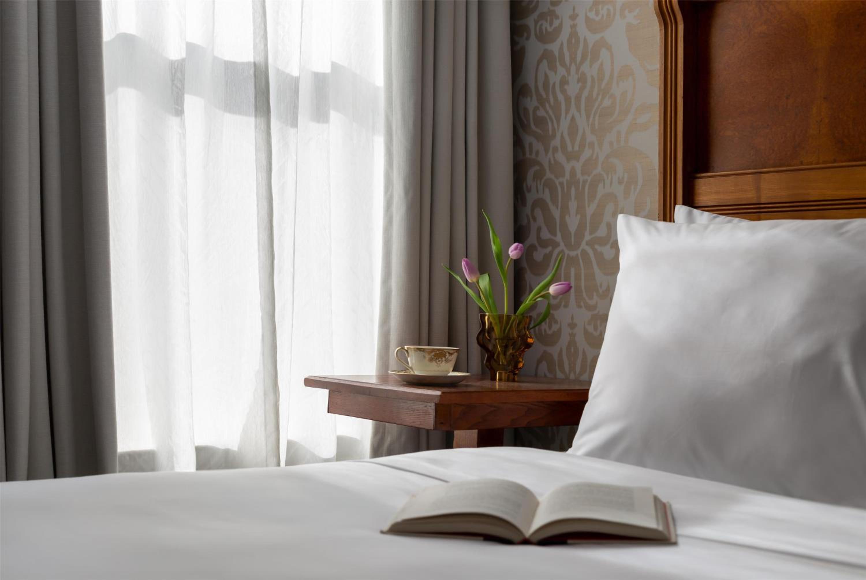 Queen Room with Whirlpool photo 1