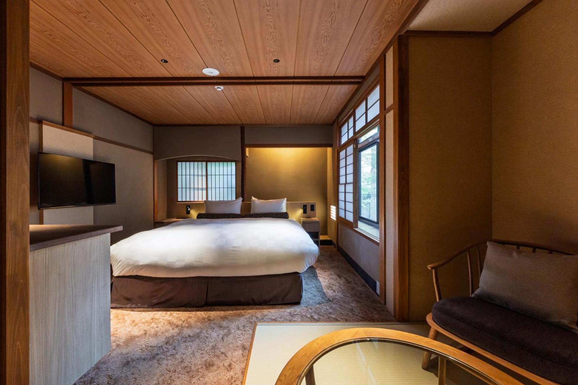 Double Room with Private Bathroom - Photo 10