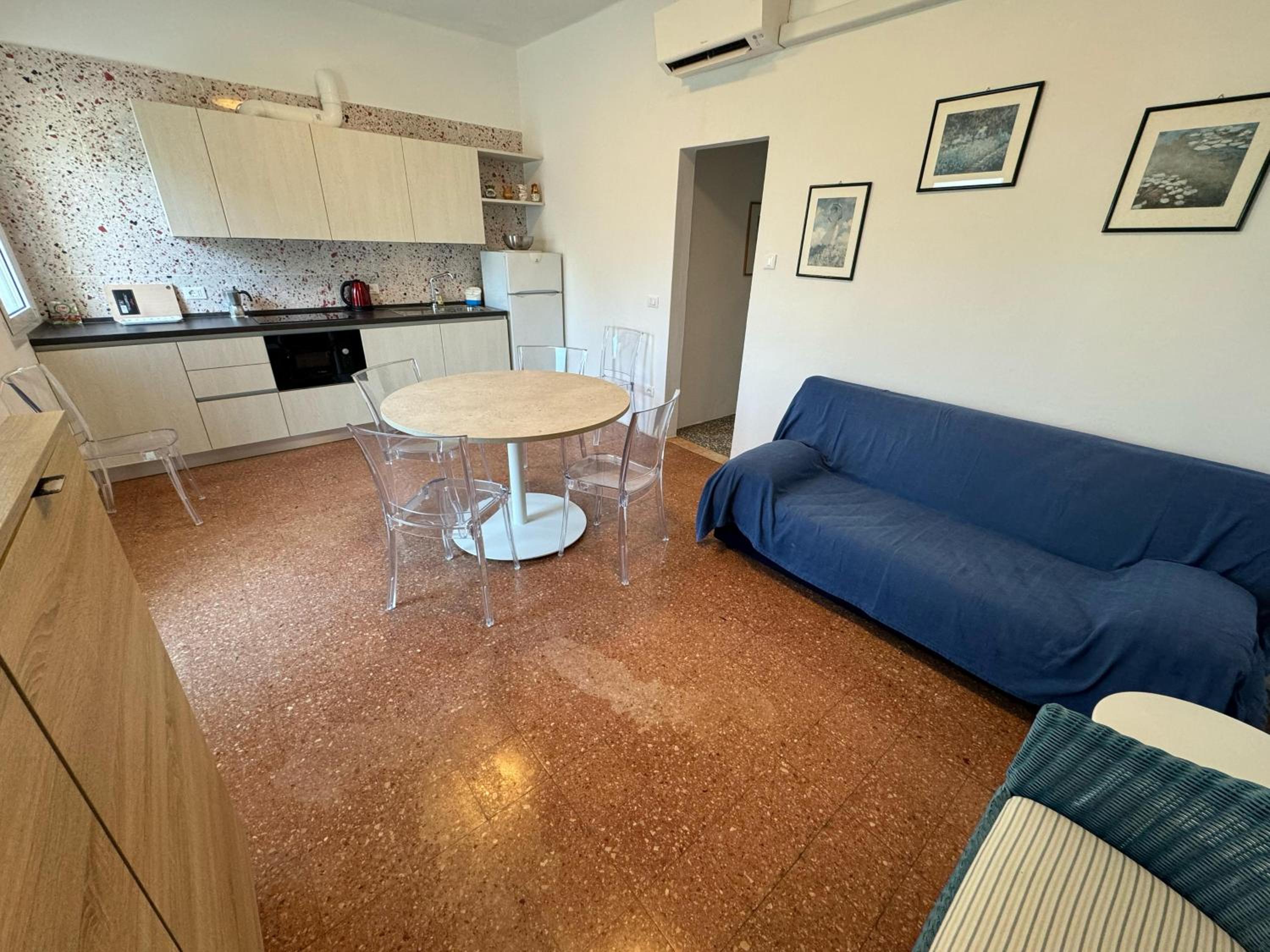 Two-Bedroom Standard Apartment photo 1