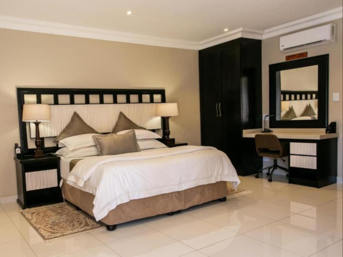 Luxury Family Room photo 2