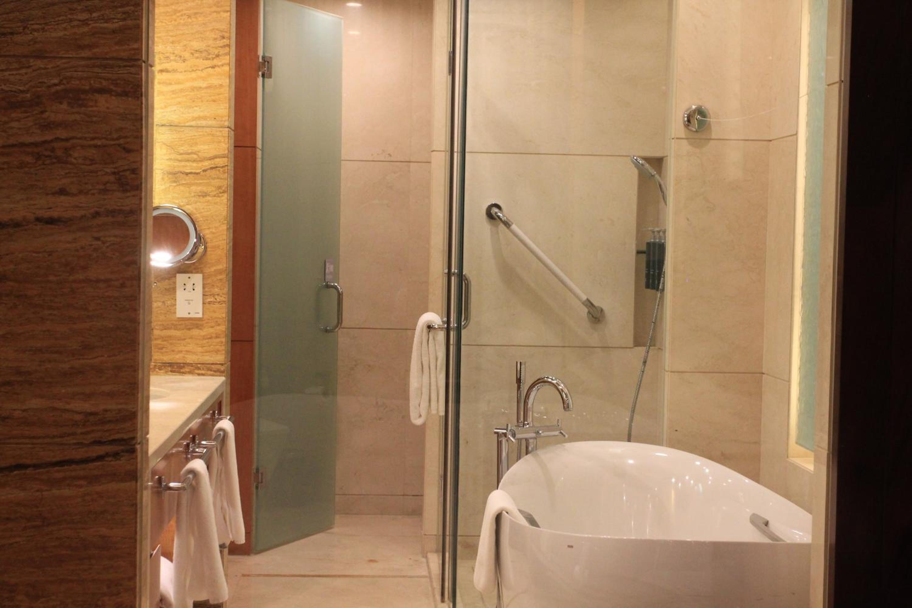 Executive Twin Room with Executive Lounge Access photo 1