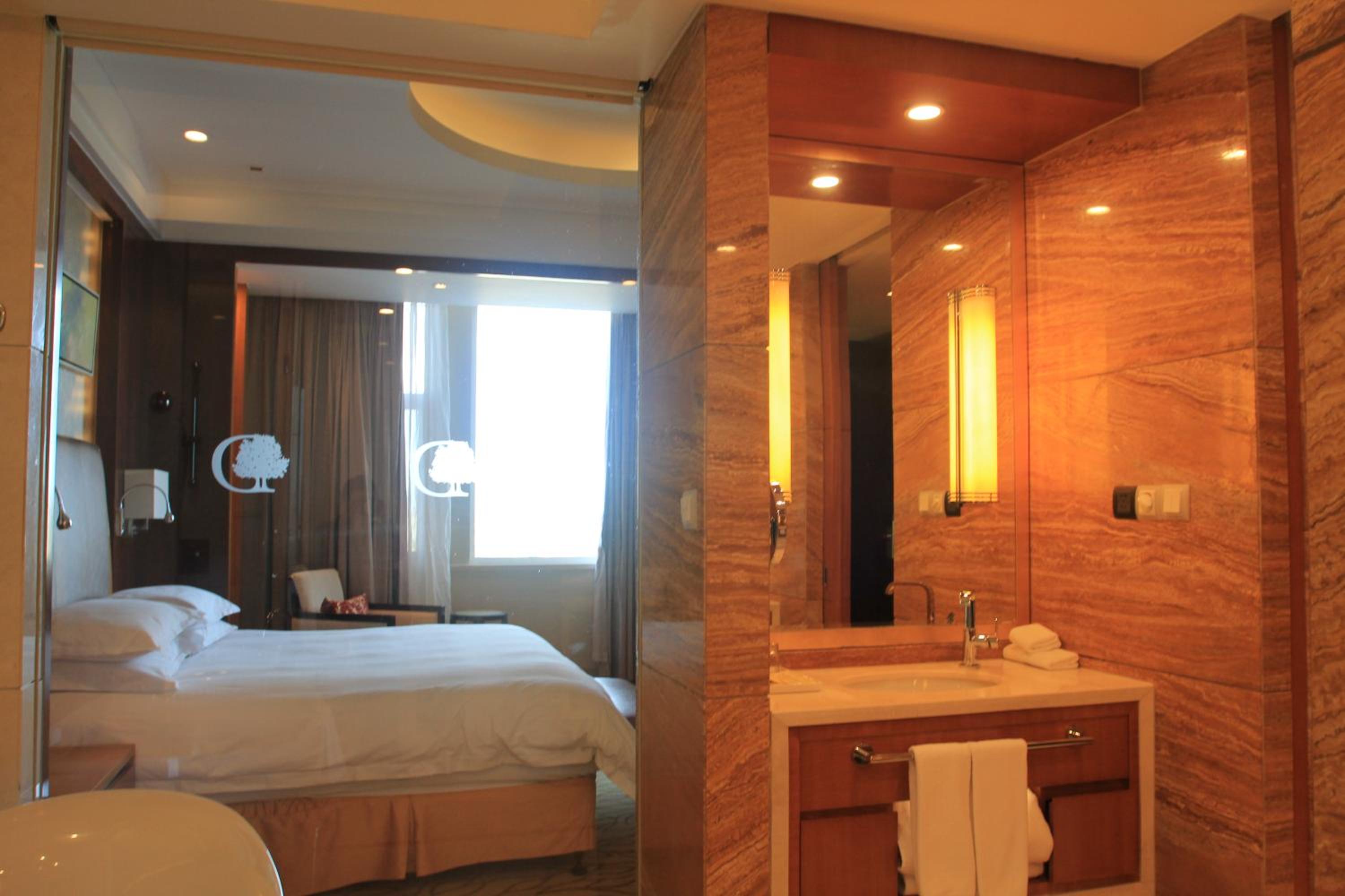 King Deluxe Business Room photo 2