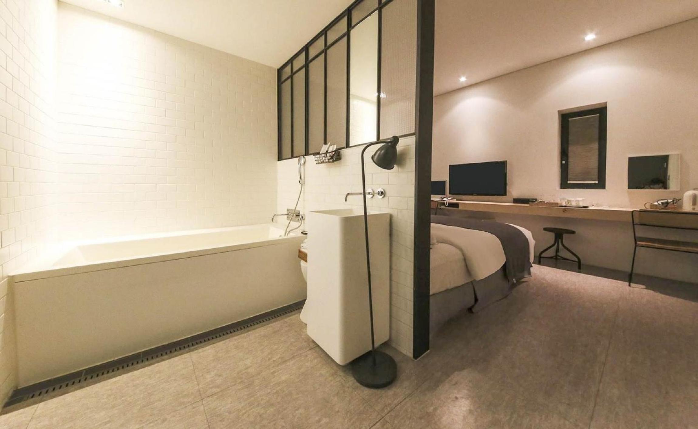 Deluxe Double Room with Bath