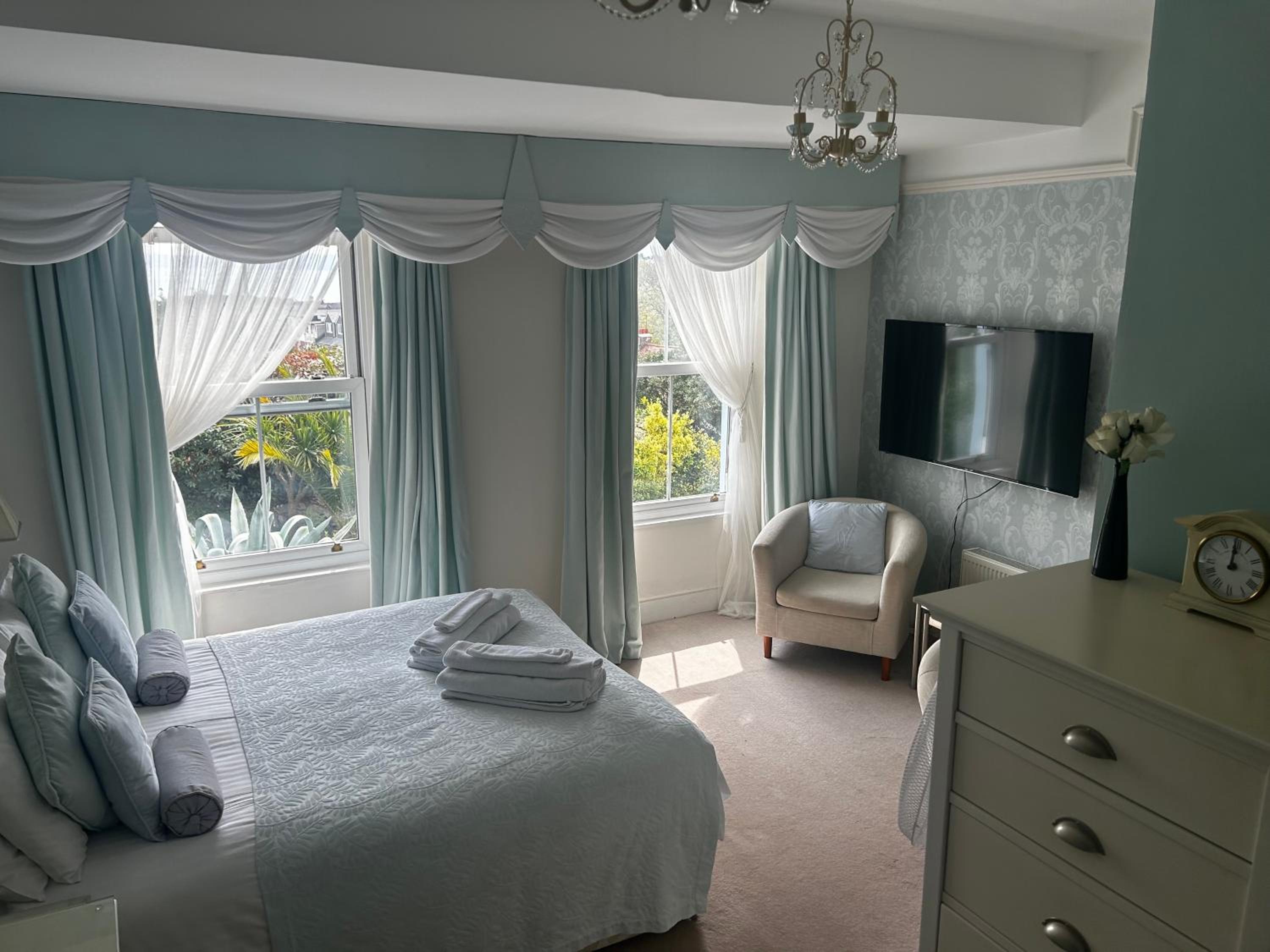 Deluxe King Room - Not Pet Friendly photo 2