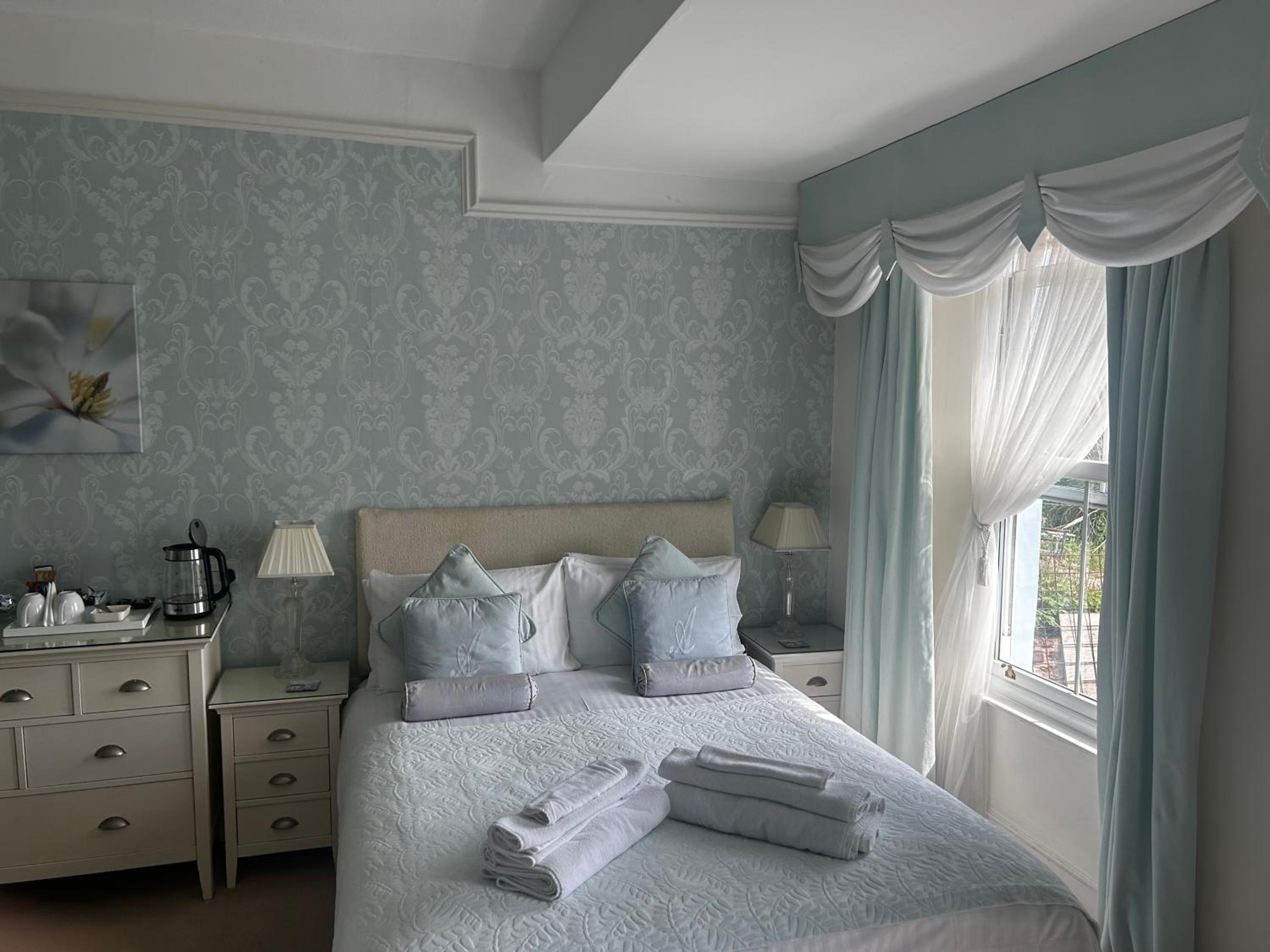 Deluxe King Room - Not Pet Friendly photo 3