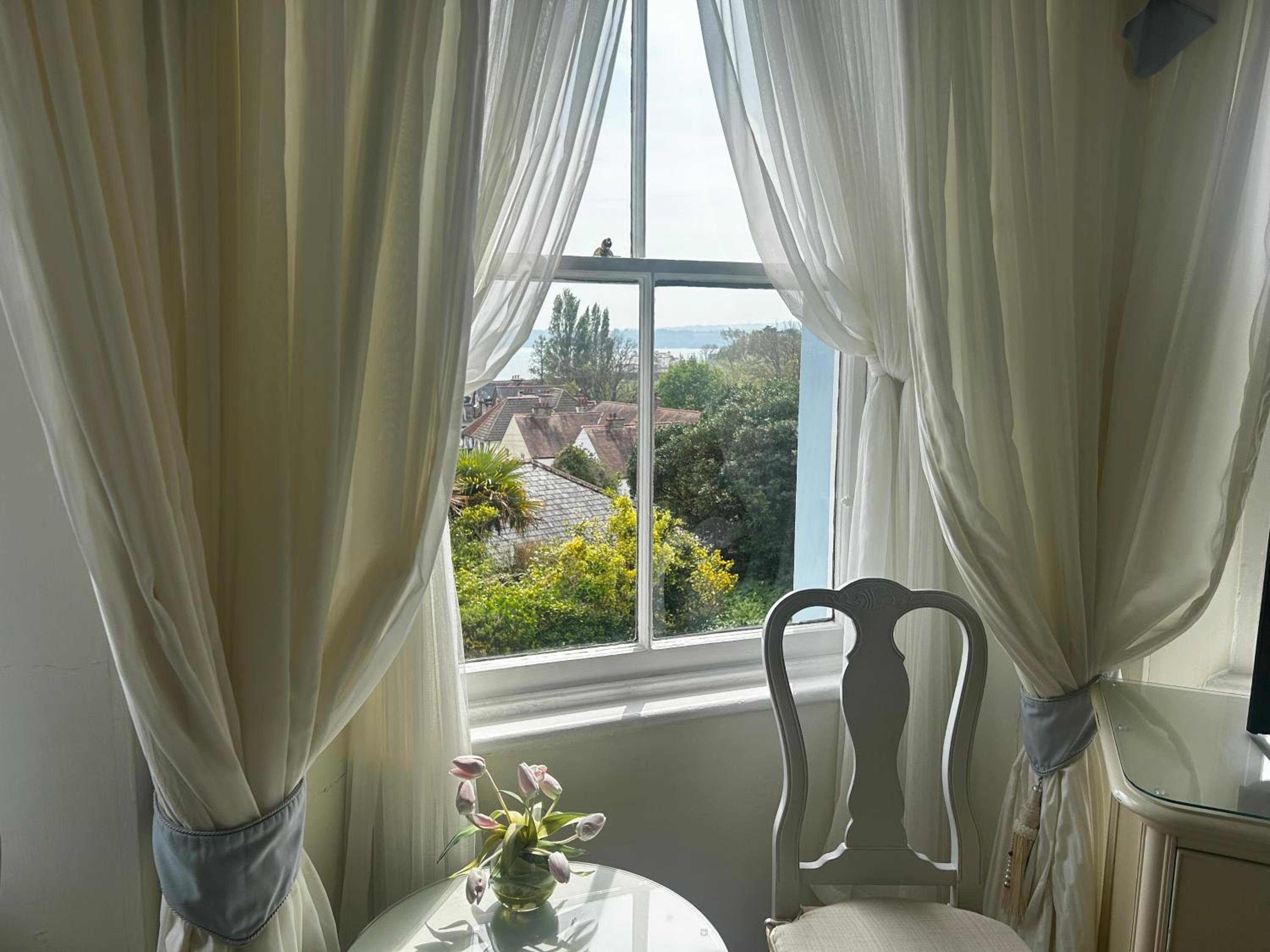 Deluxe Double Room with Sea View - Not Pet Friendly