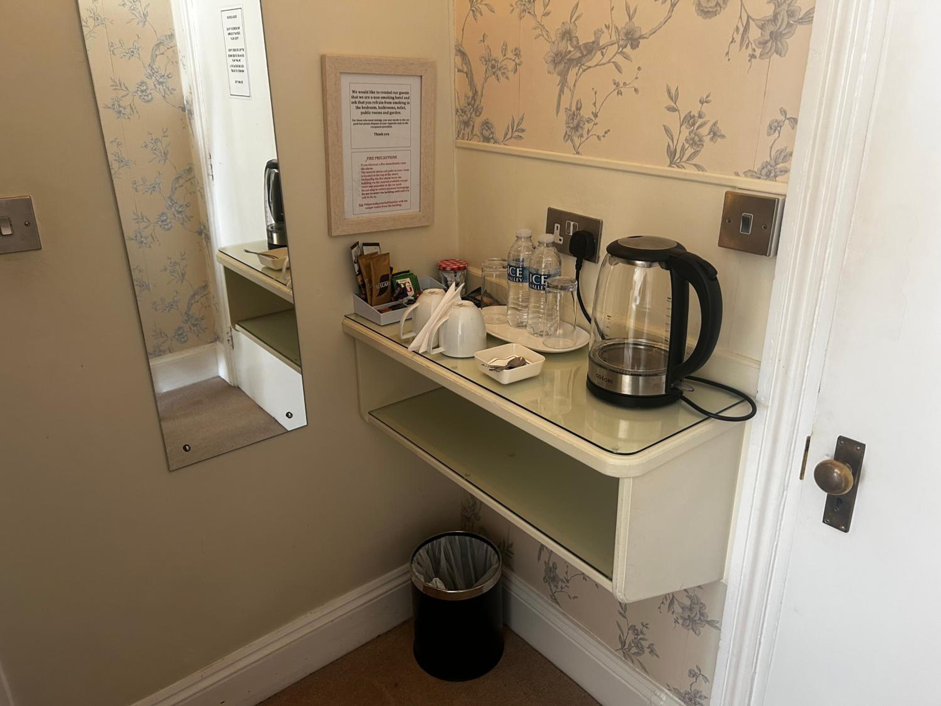Deluxe Double Room with Sea View - Not Pet Friendly photo 3