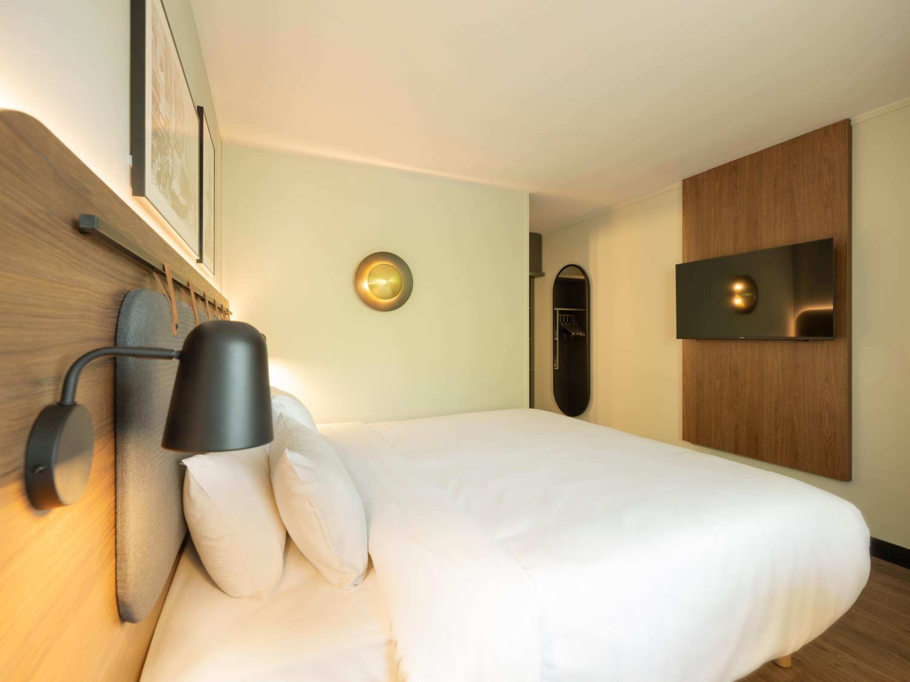 Superior Room - 1 King Bed (no pets allowed) photo 2