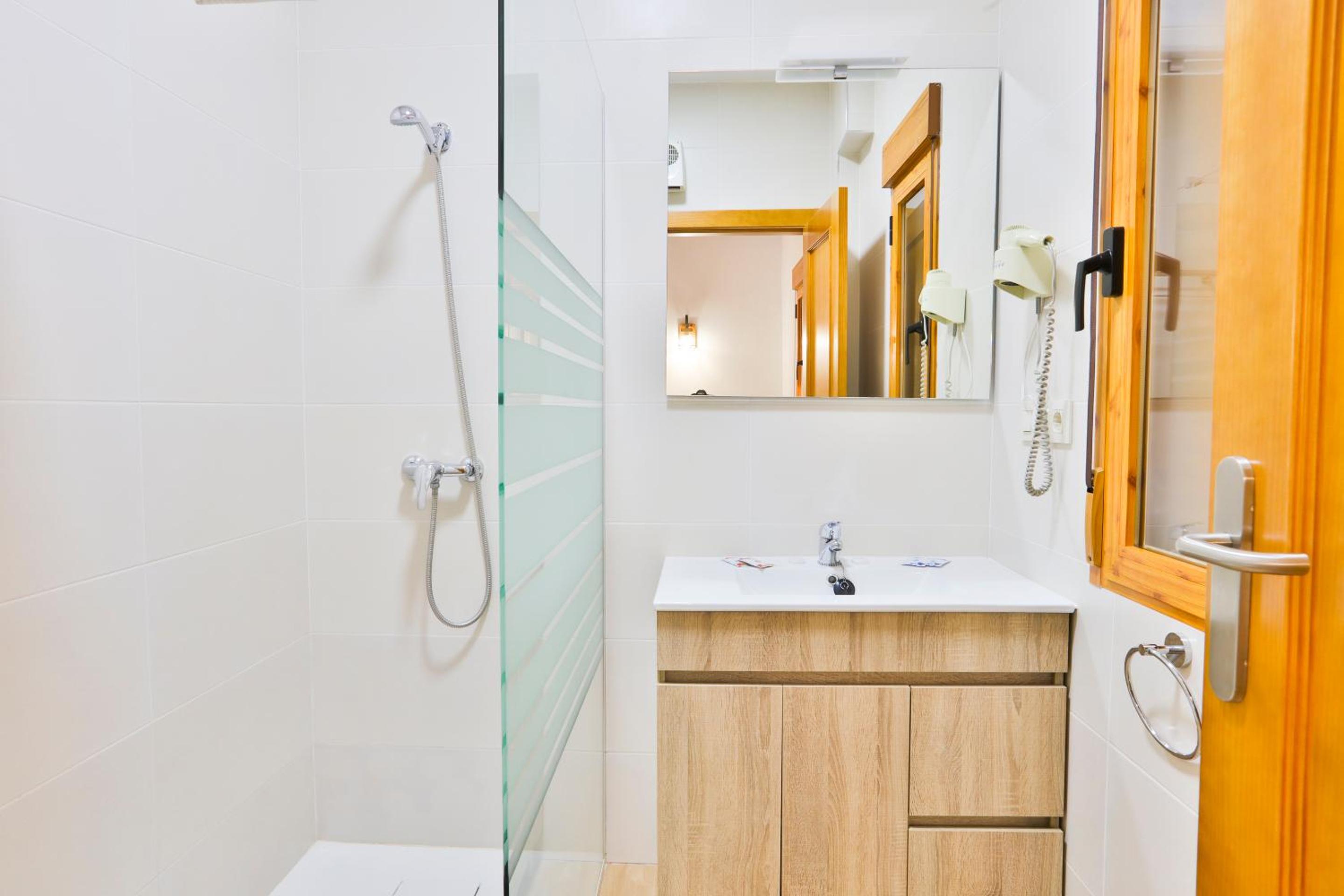 Three-Bedroom Deluxe Apartment photo 2