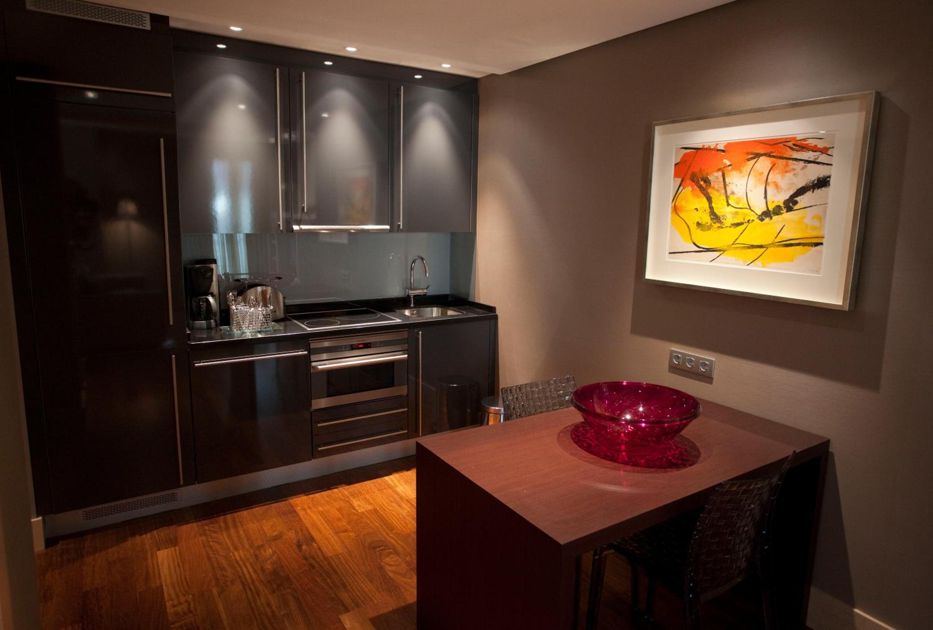Premium Suite - Photo 8