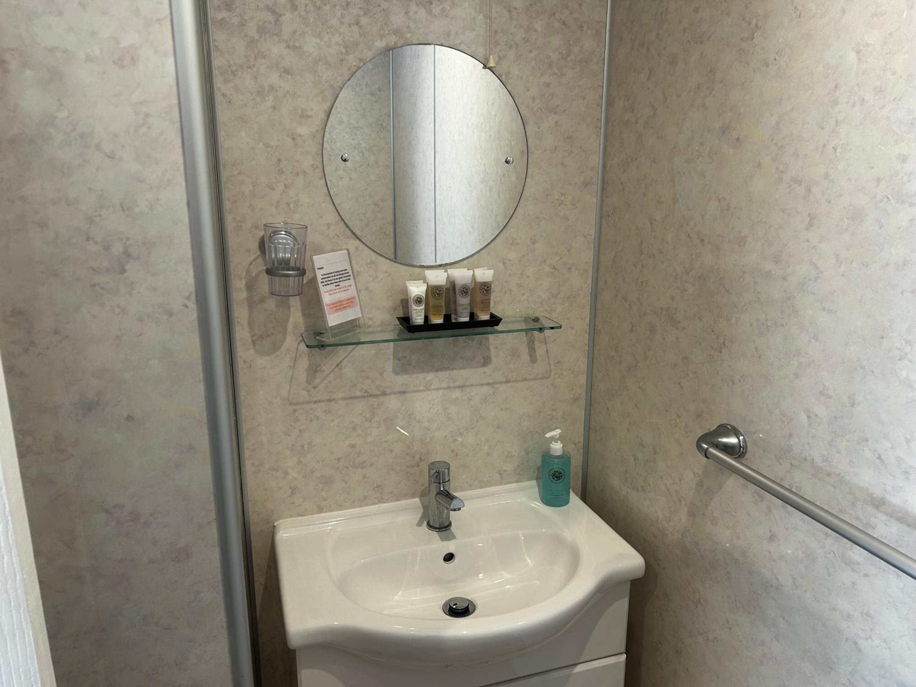 Double Room with Private Bathroom photo 3
