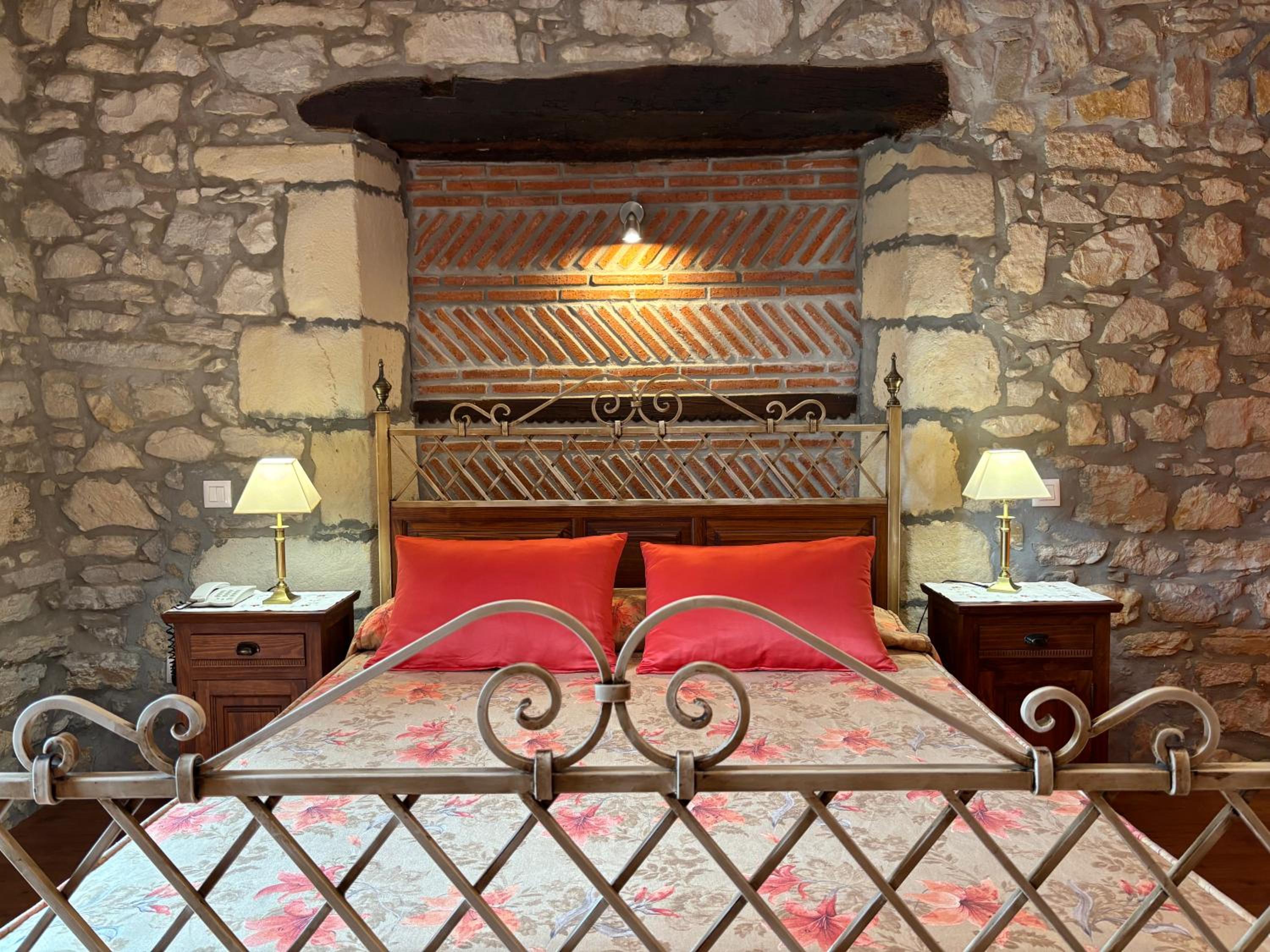 Superior Double or Twin Room - Photo 4