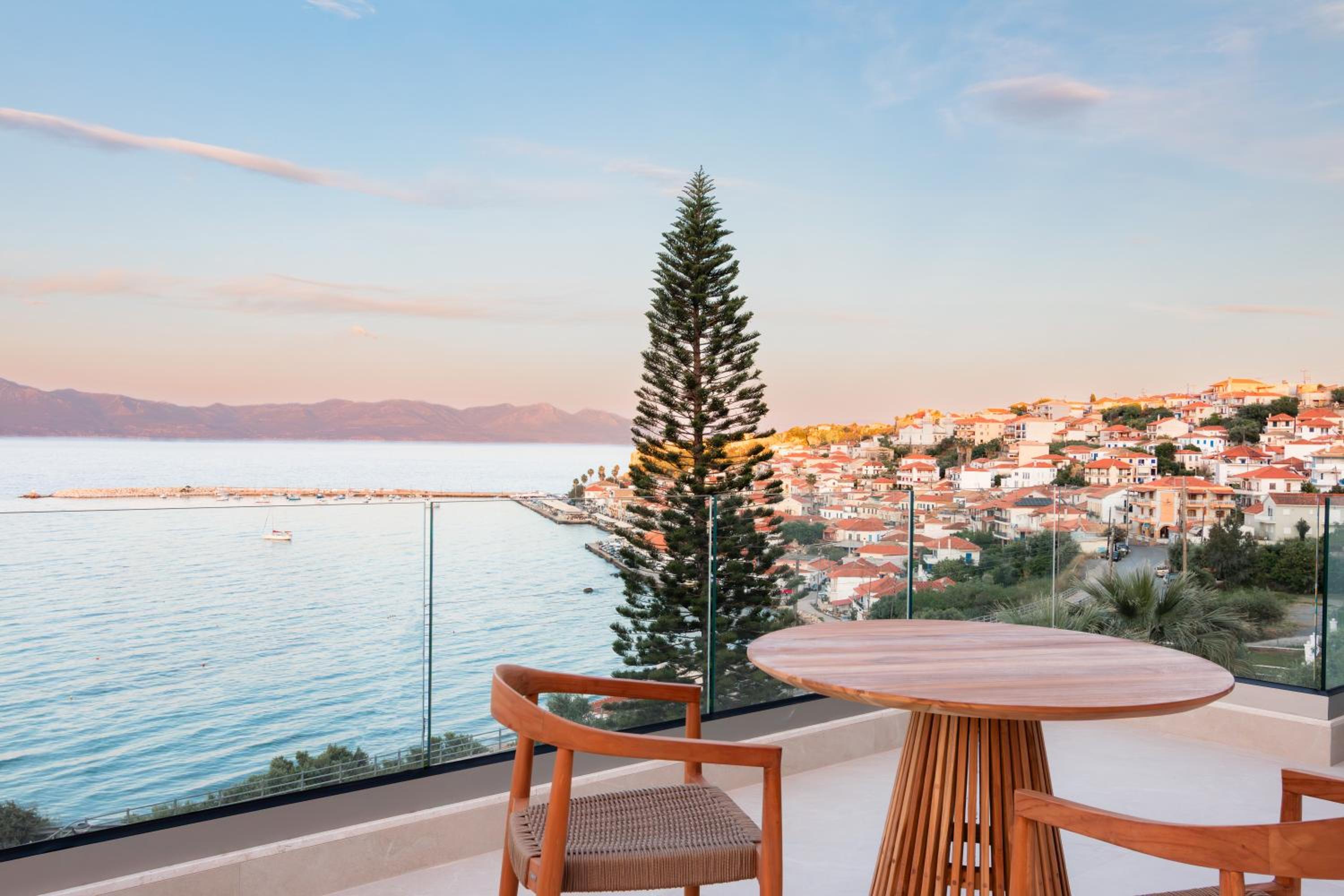 Deluxe One-Bedroom Apartment with Ocean View
