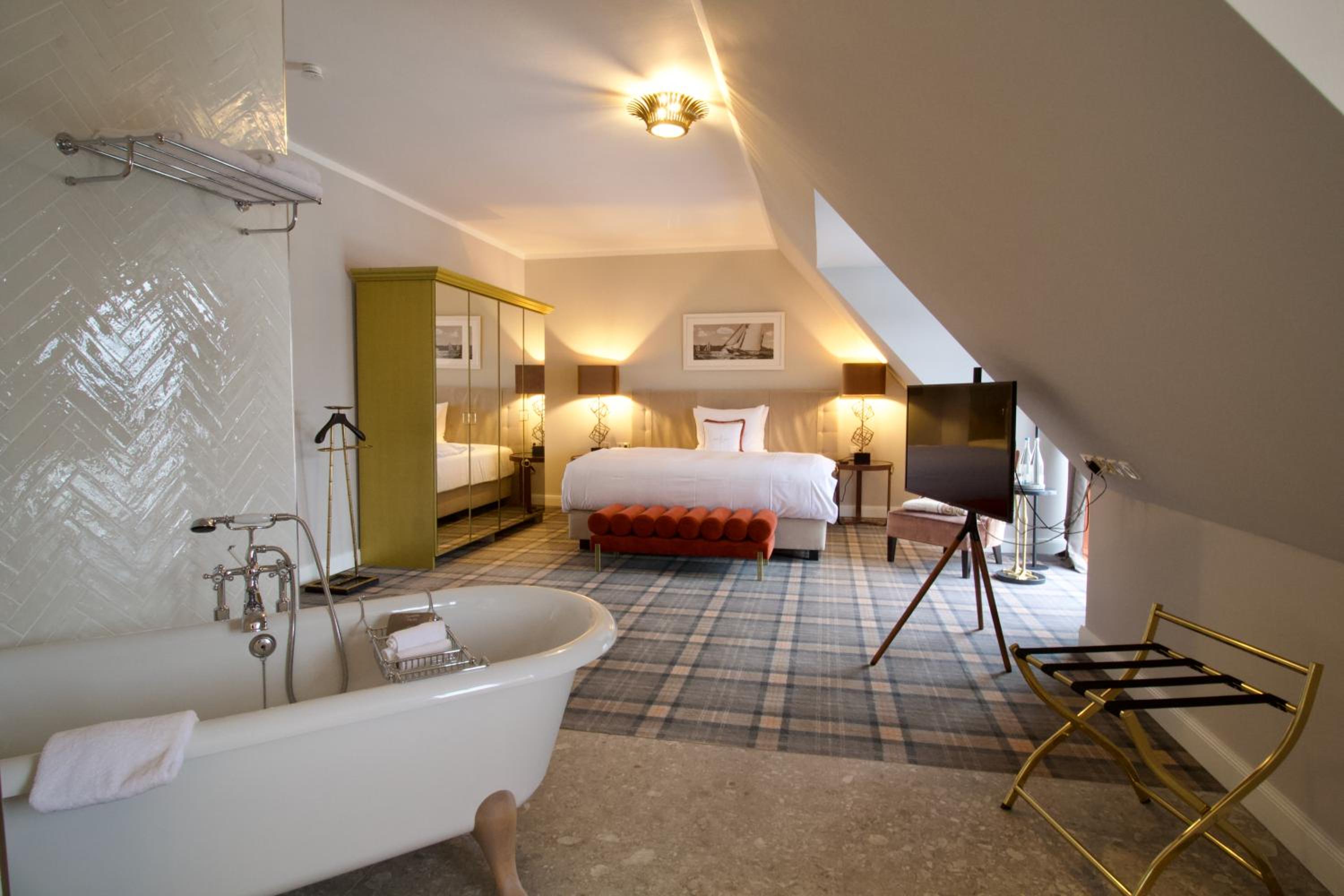Junior Suite with Balcony photo 2