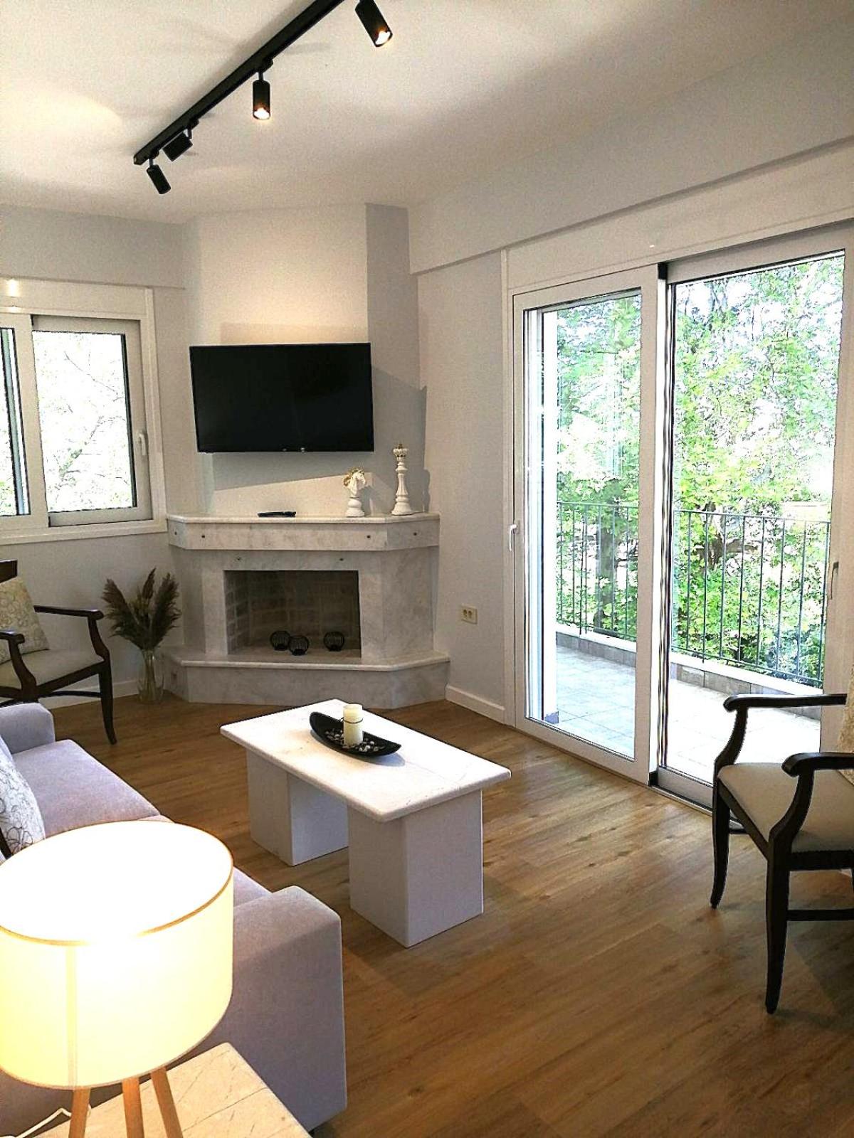 Deluxe Two-Bedroom Apartment with Garden View