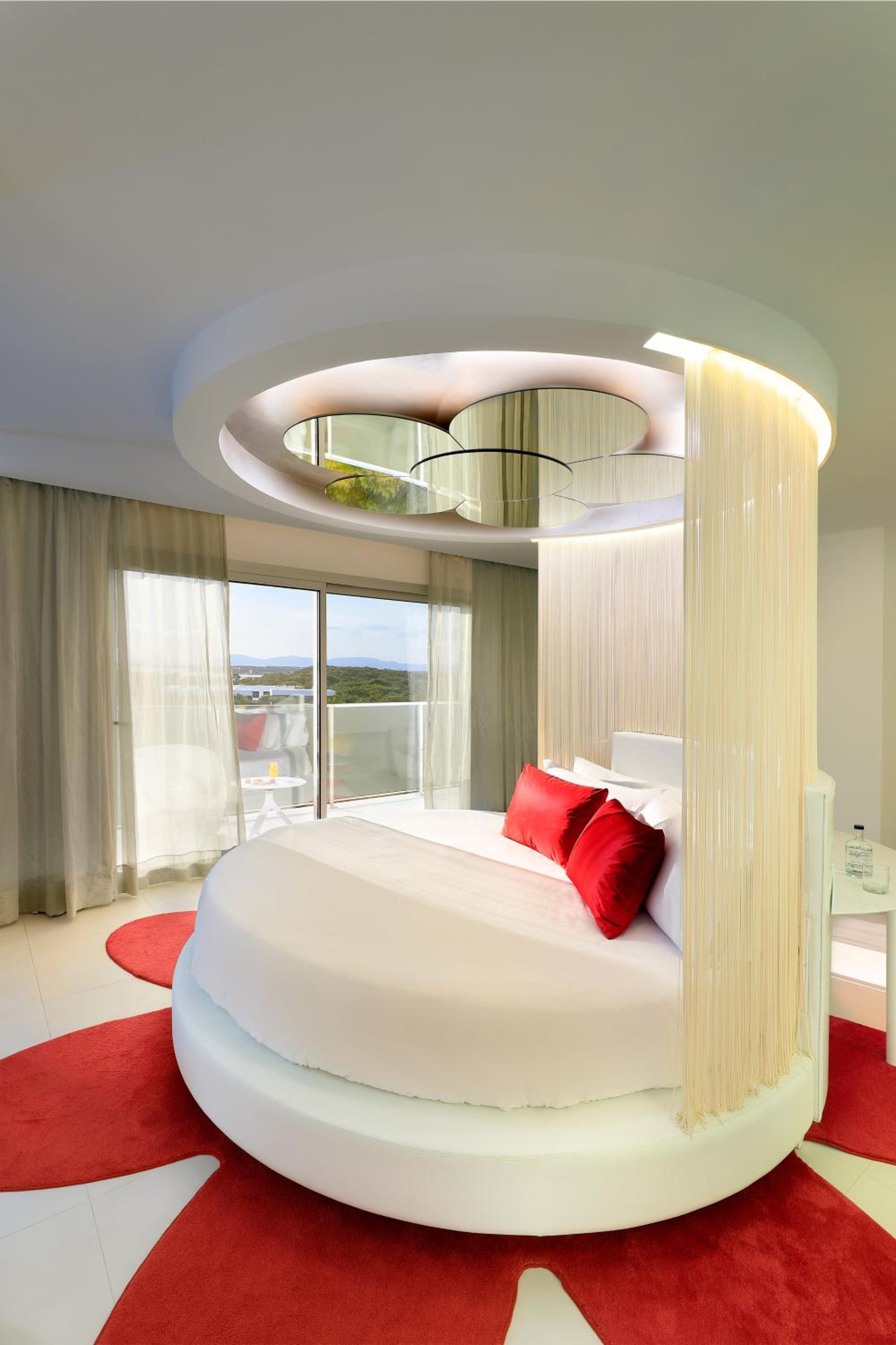 Grand Flower Suite - Photo 2