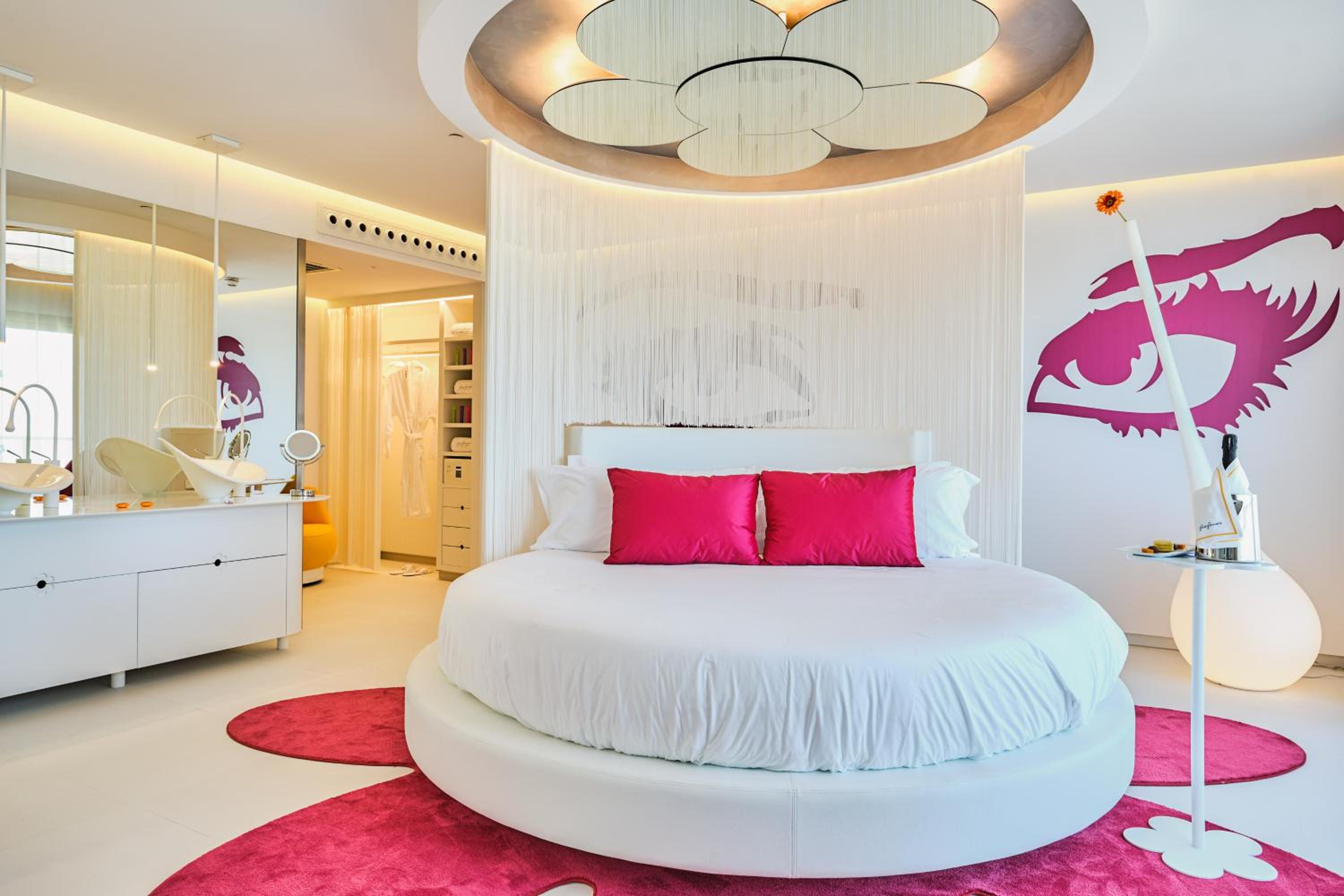 Grand Flower Suite - Photo 3