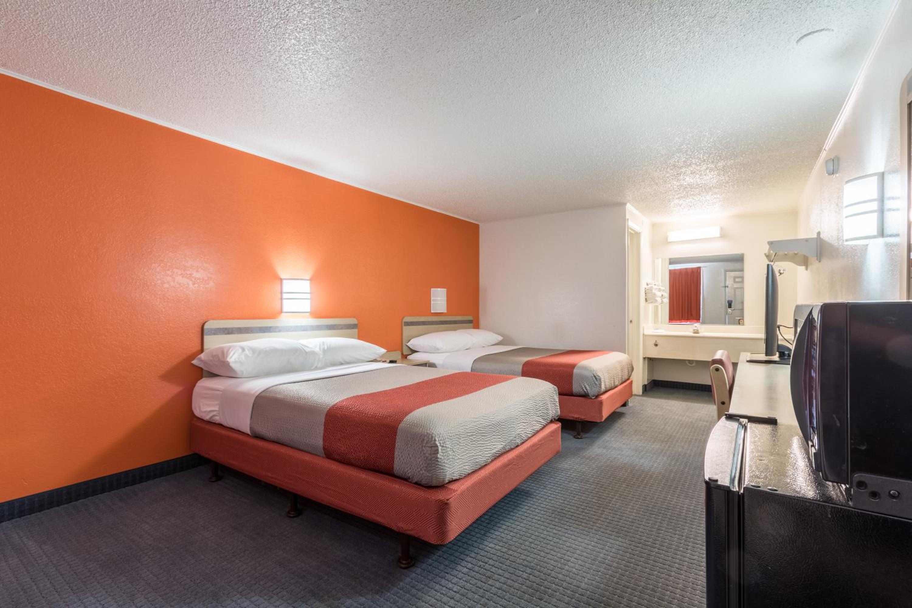 Double Room with Two Double Beds - Non-Smoking photo 2