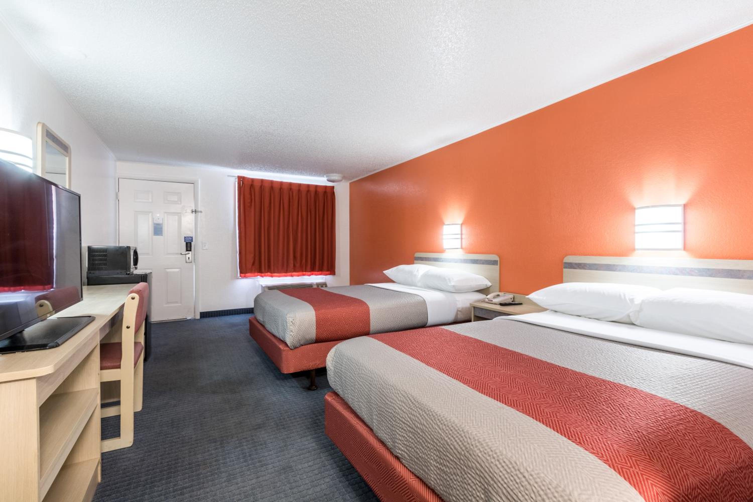 Double Room with Two Double Beds - Non-Smoking photo 1