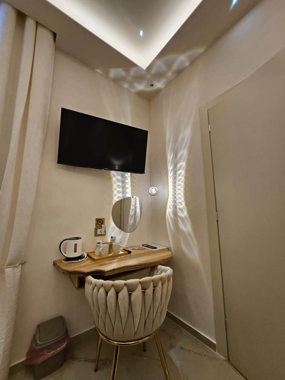 Deluxe Double Room with Shower photo 2