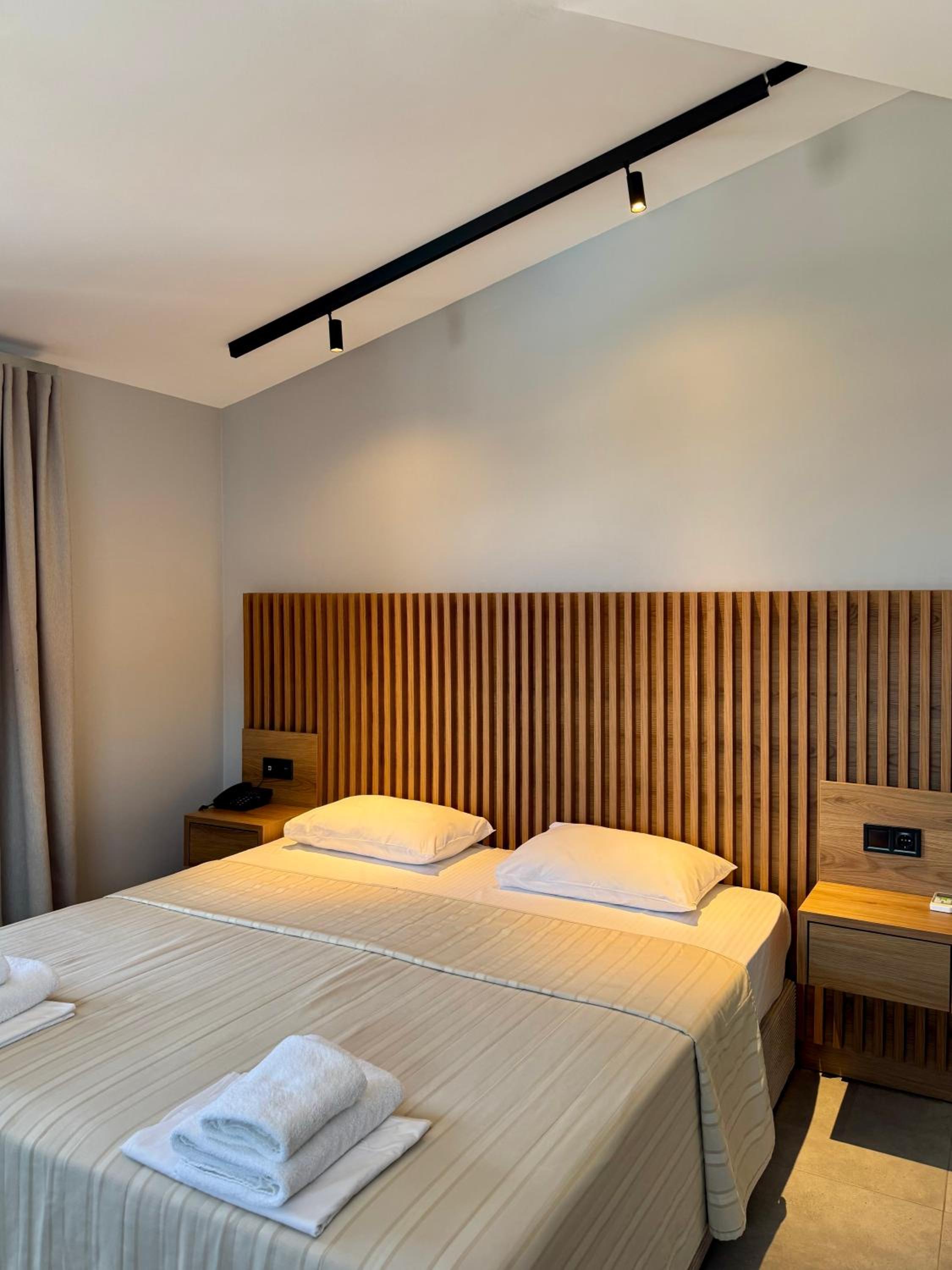 Deluxe Double Room with Balcony and Sea View photo 2
