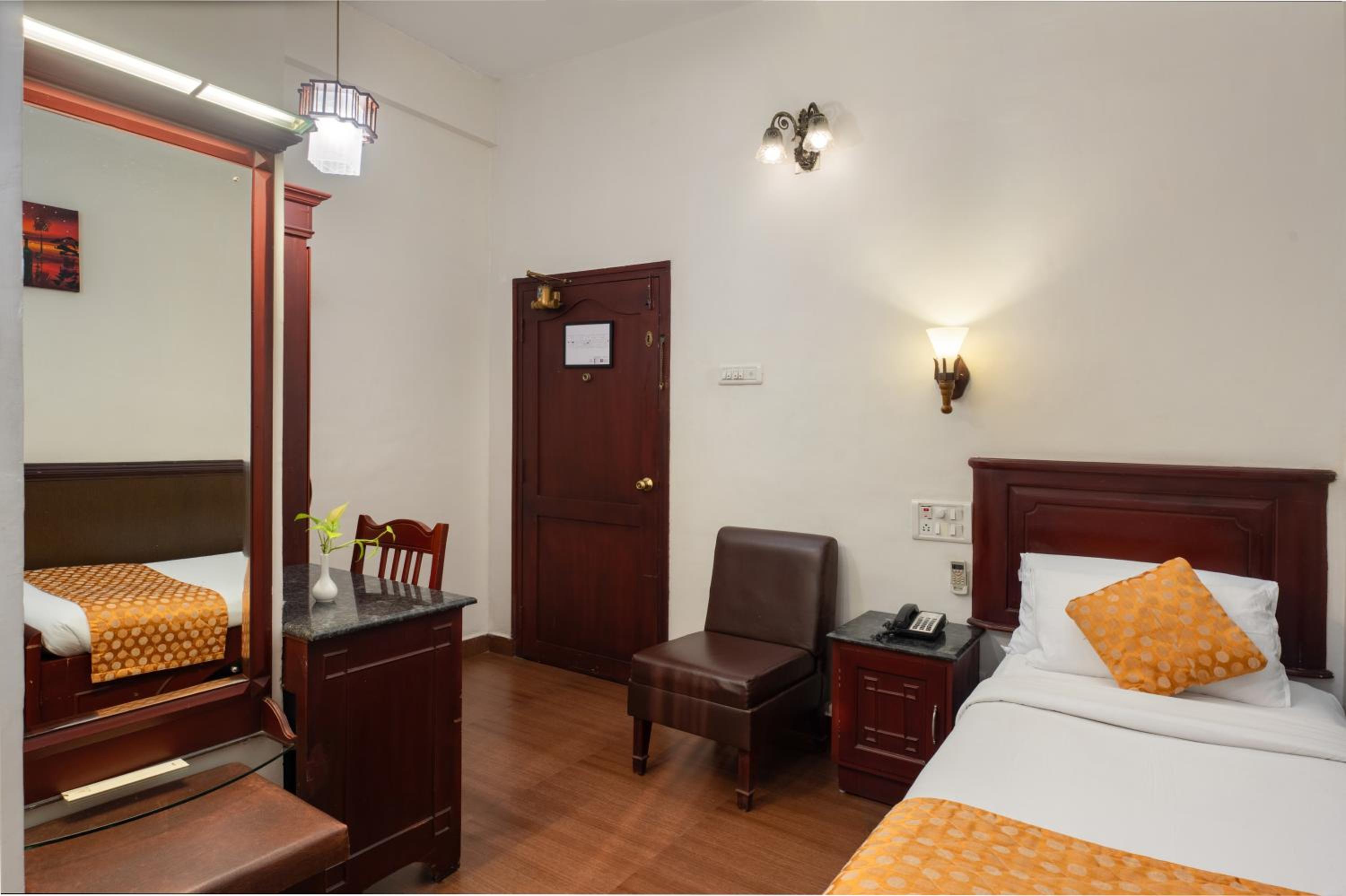 Small Single Room photo 2