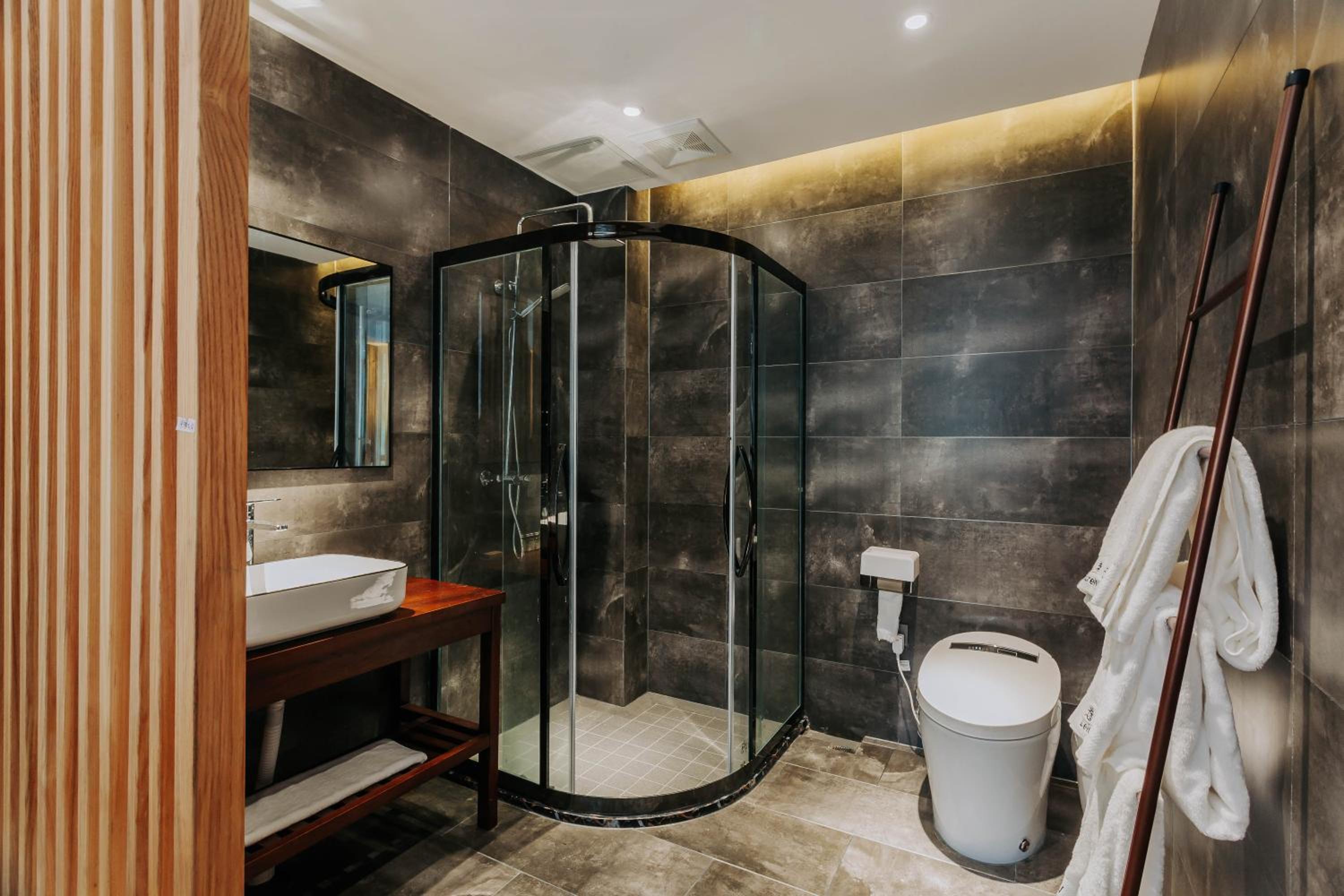 Double Room with Spa Bath photo 2