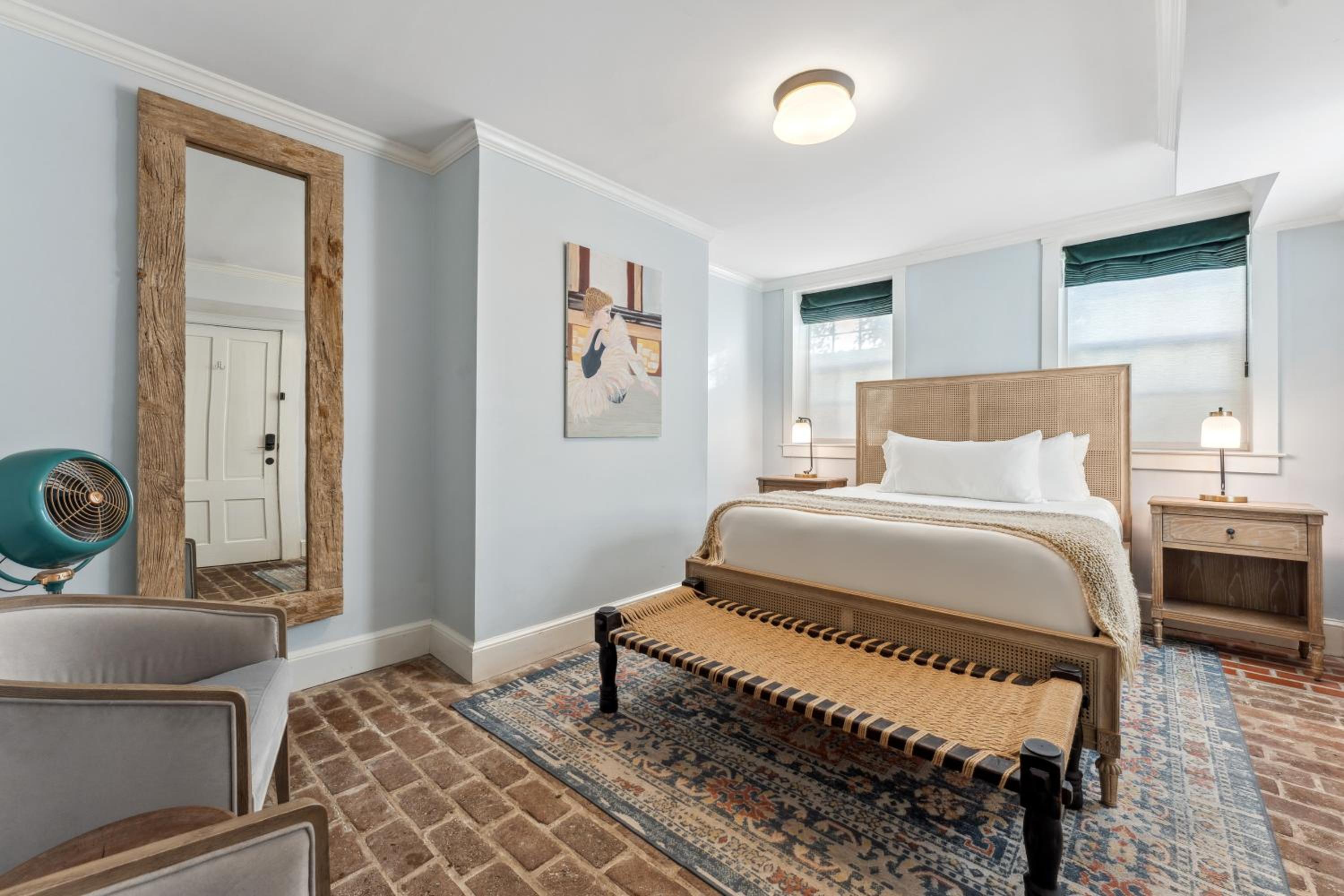 Standard Queen Room