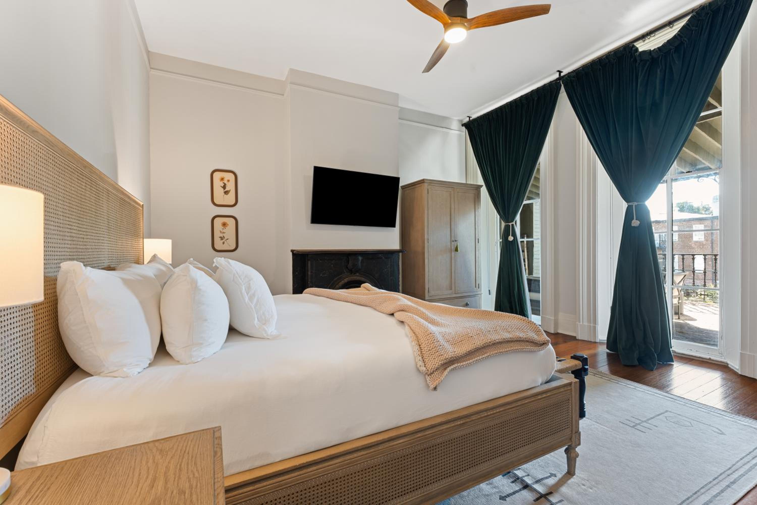 Deluxe King Room