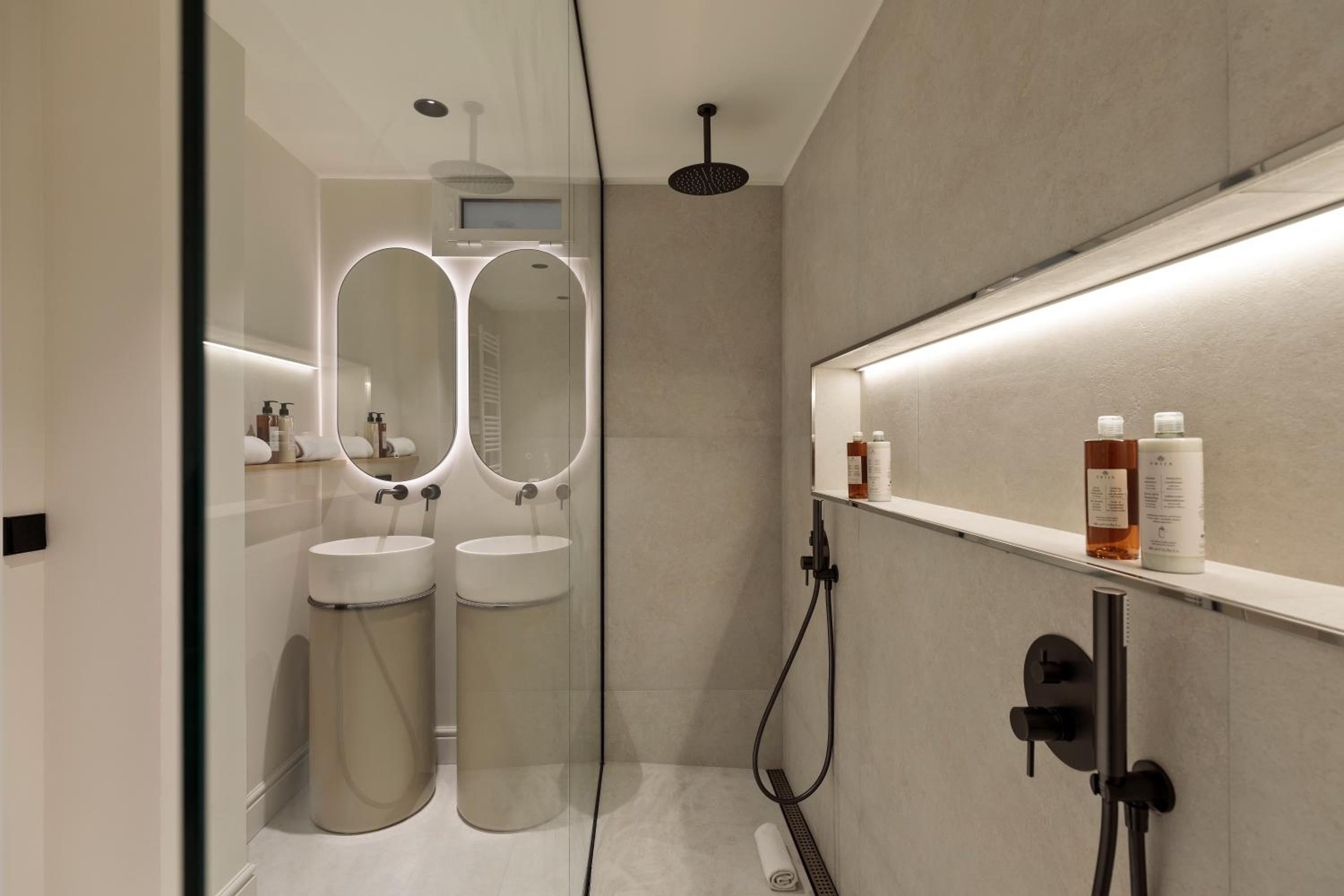 Four-Bedroom Luxury Apartment