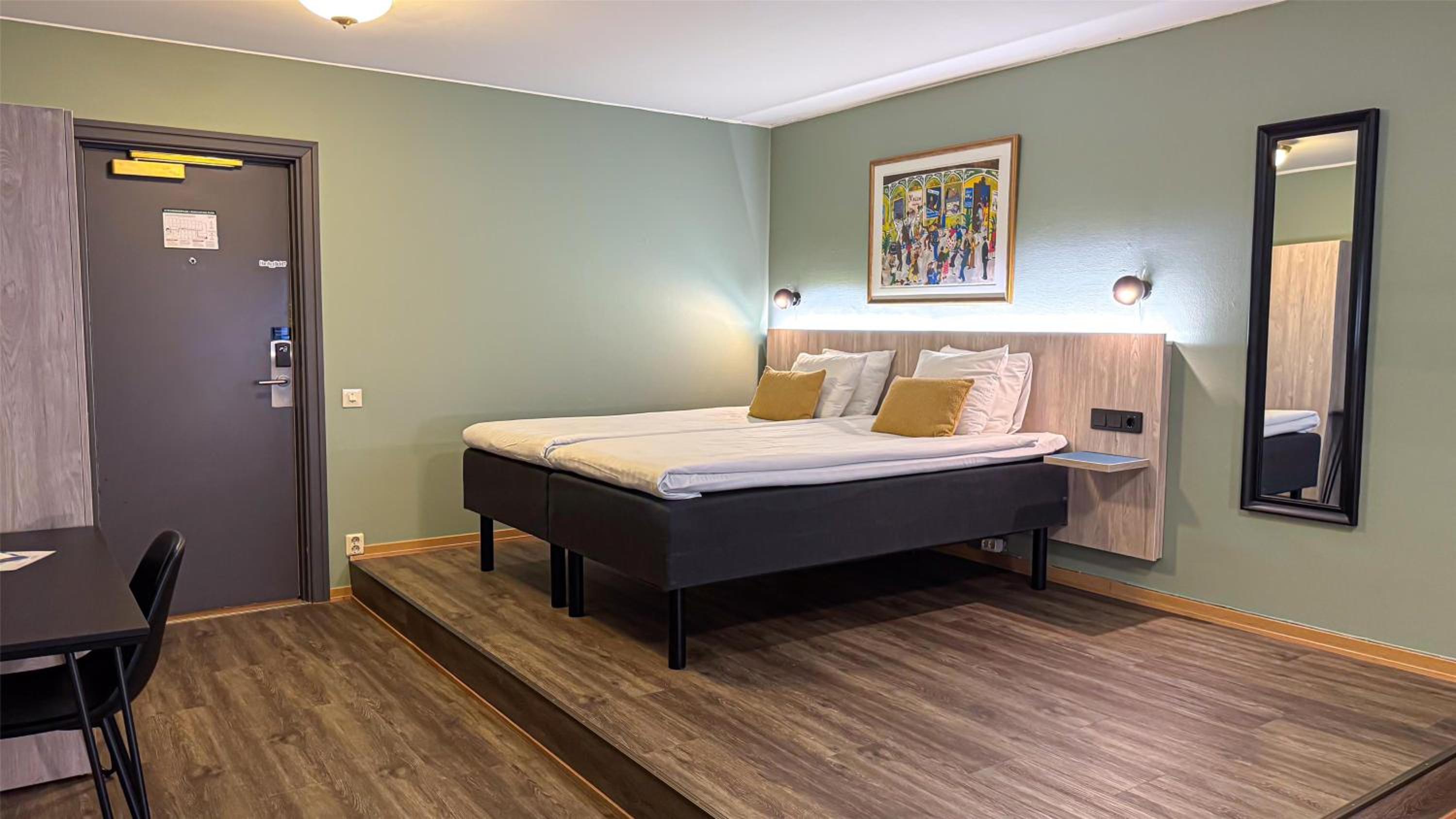 Family Room with Two Single Beds, One Single Bunk Bed and Sofa Bed - Non-Smoking - Photo 2