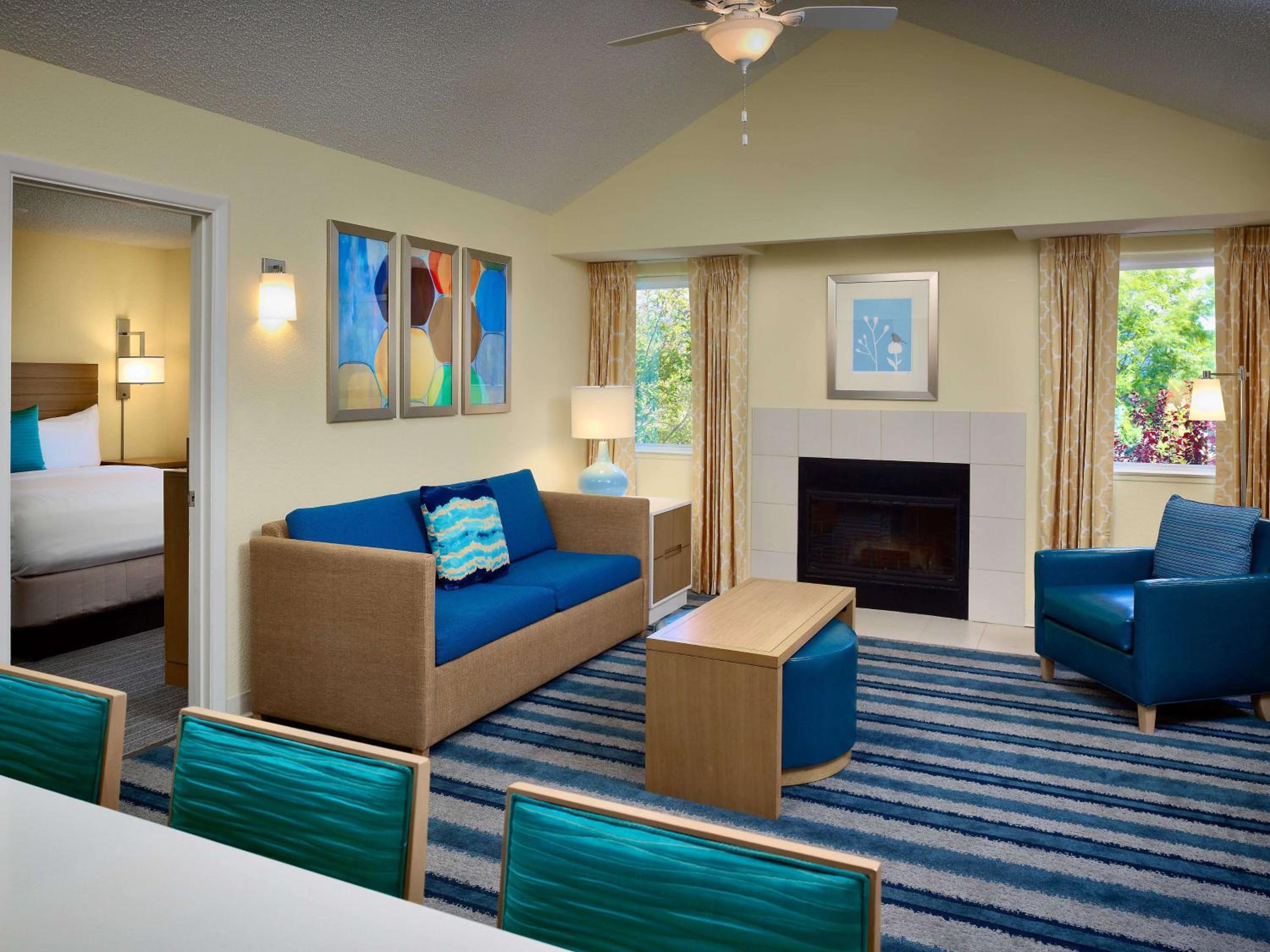 Two Bedroom Suite - Two Kings - Fireplace - Mobility Accessible - Tub photo 2