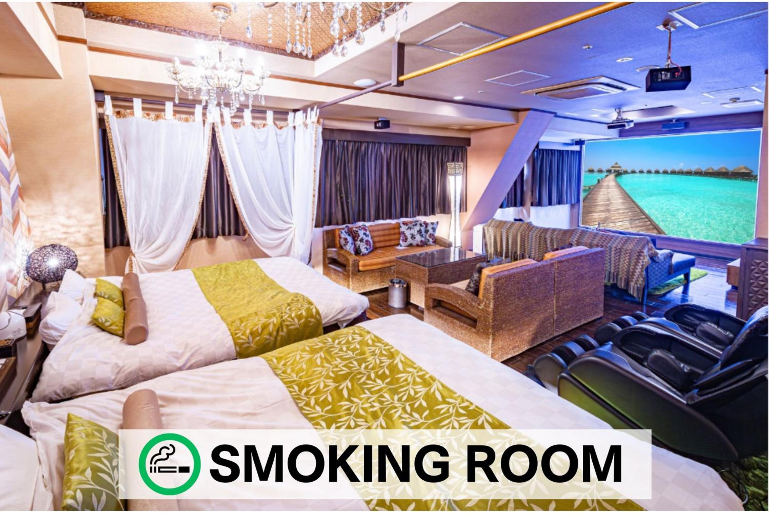 Cinema Canopy Suite | 2 King Beds, Large Blower Bath & 120 Projector - Photo 5