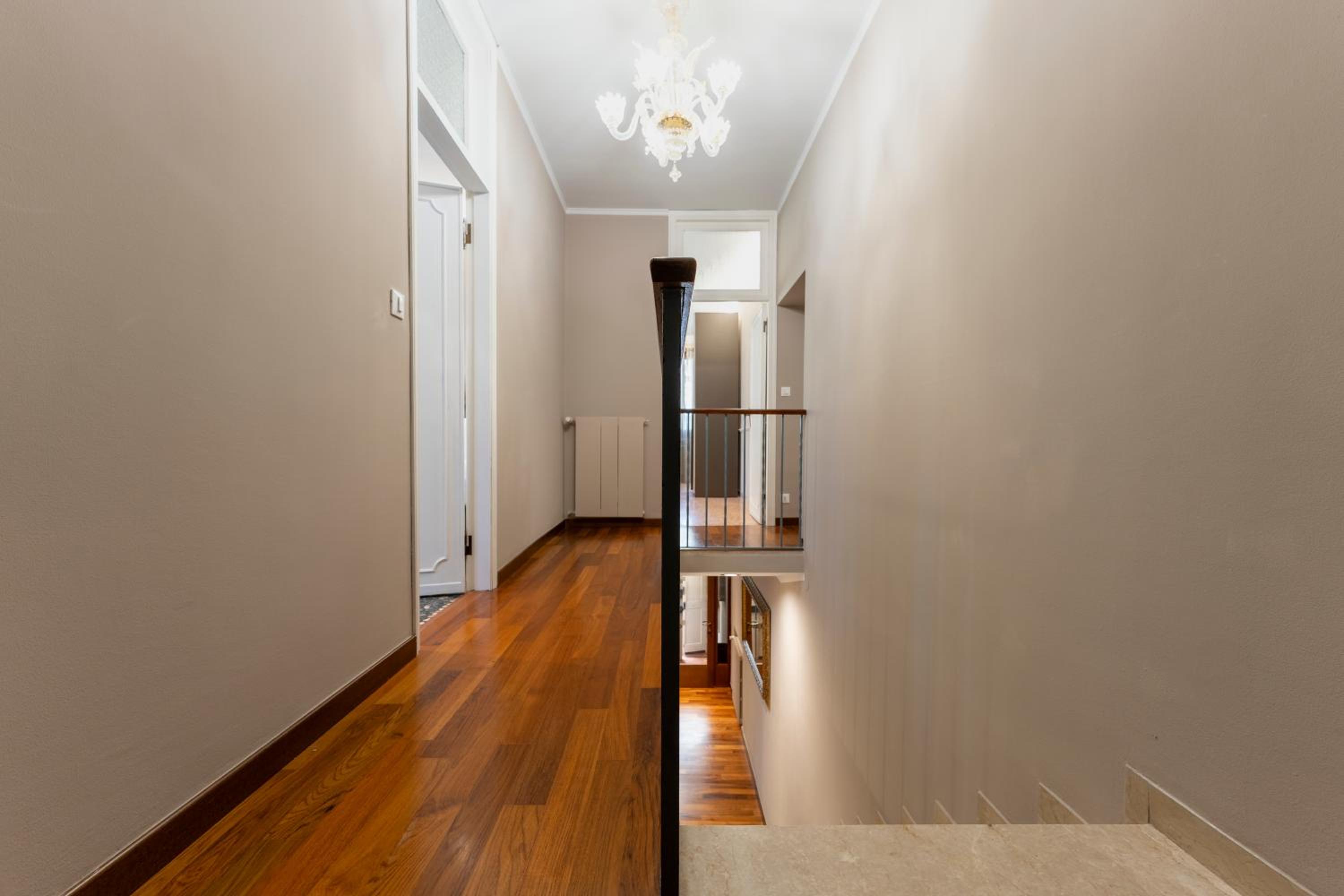 Luxury Split Level apartment with Courtyard photo 1