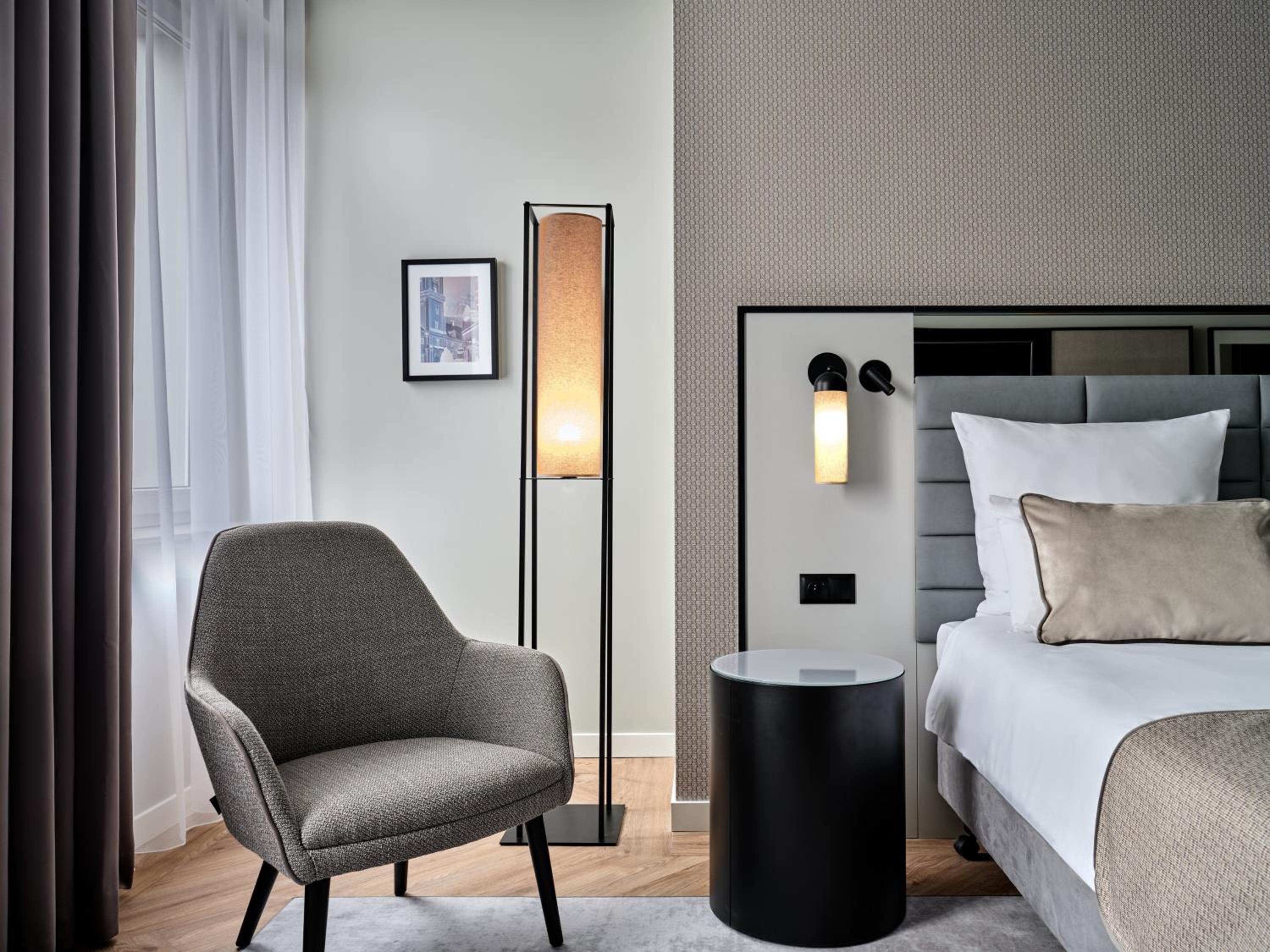 Superior Double Room thumbnail 5