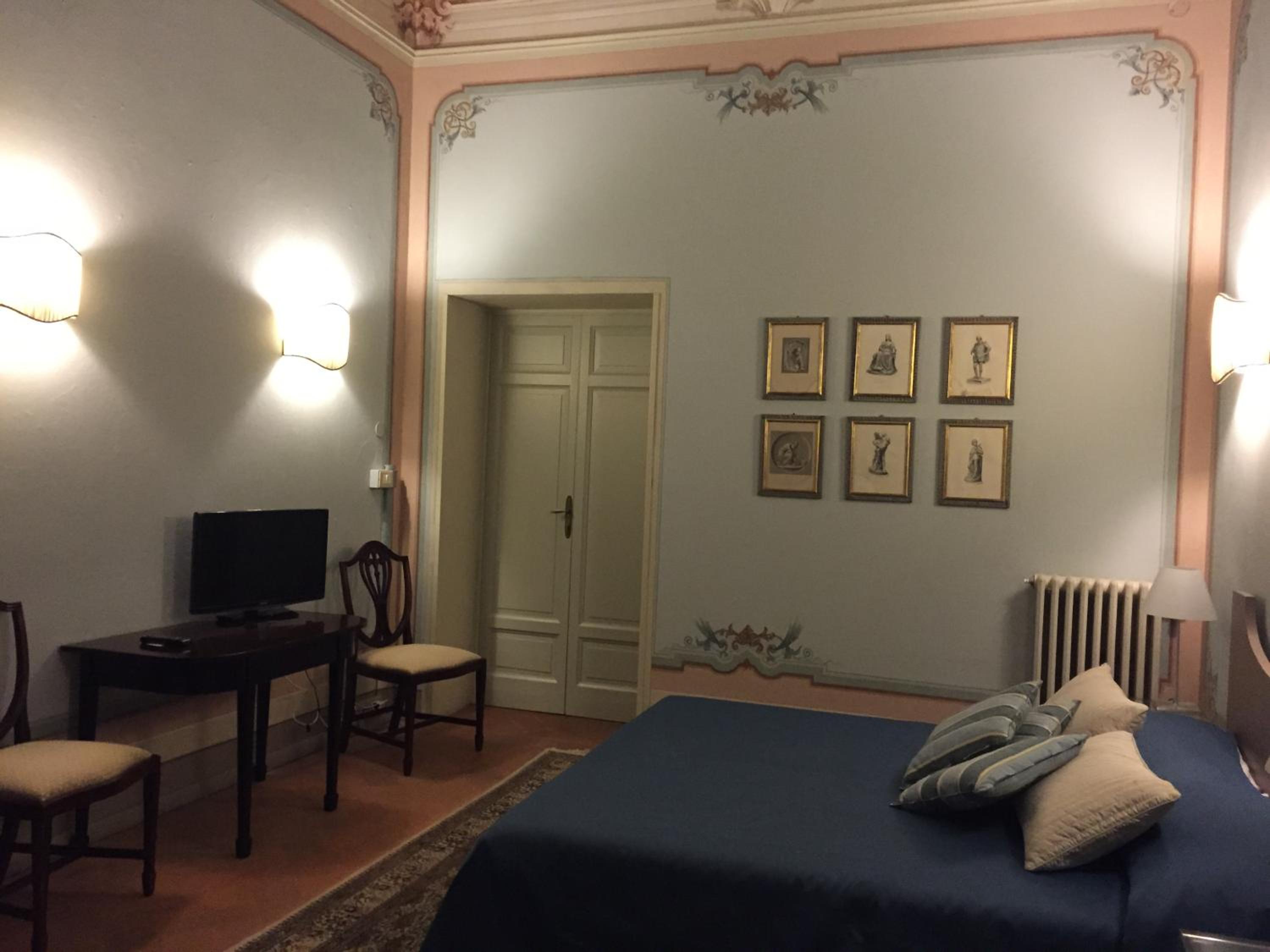 Deluxe Double or Twin Room with City View - Photo 3