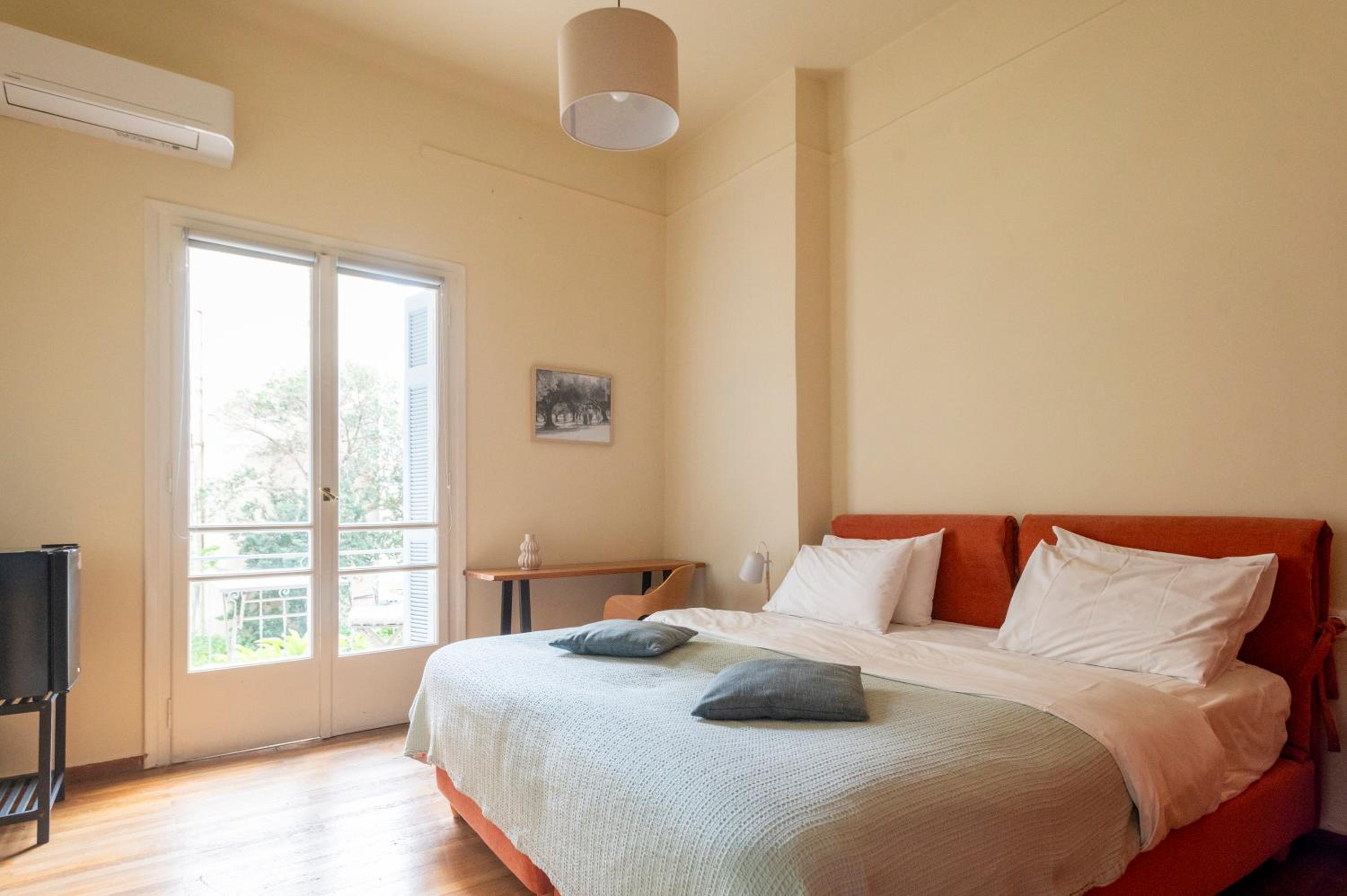 Budget Double Room photo 3