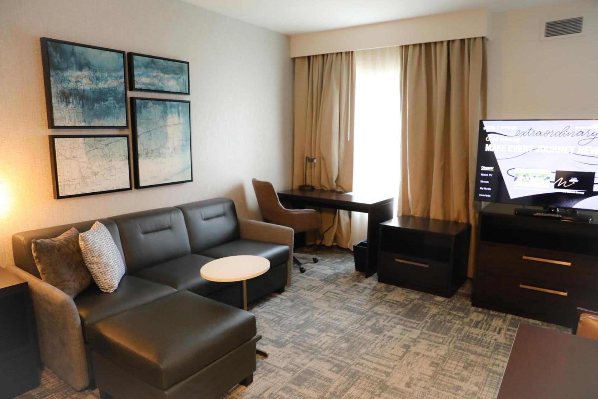 King Studio with Sofa Bed and Roll-in Shower - Mobility Accessible