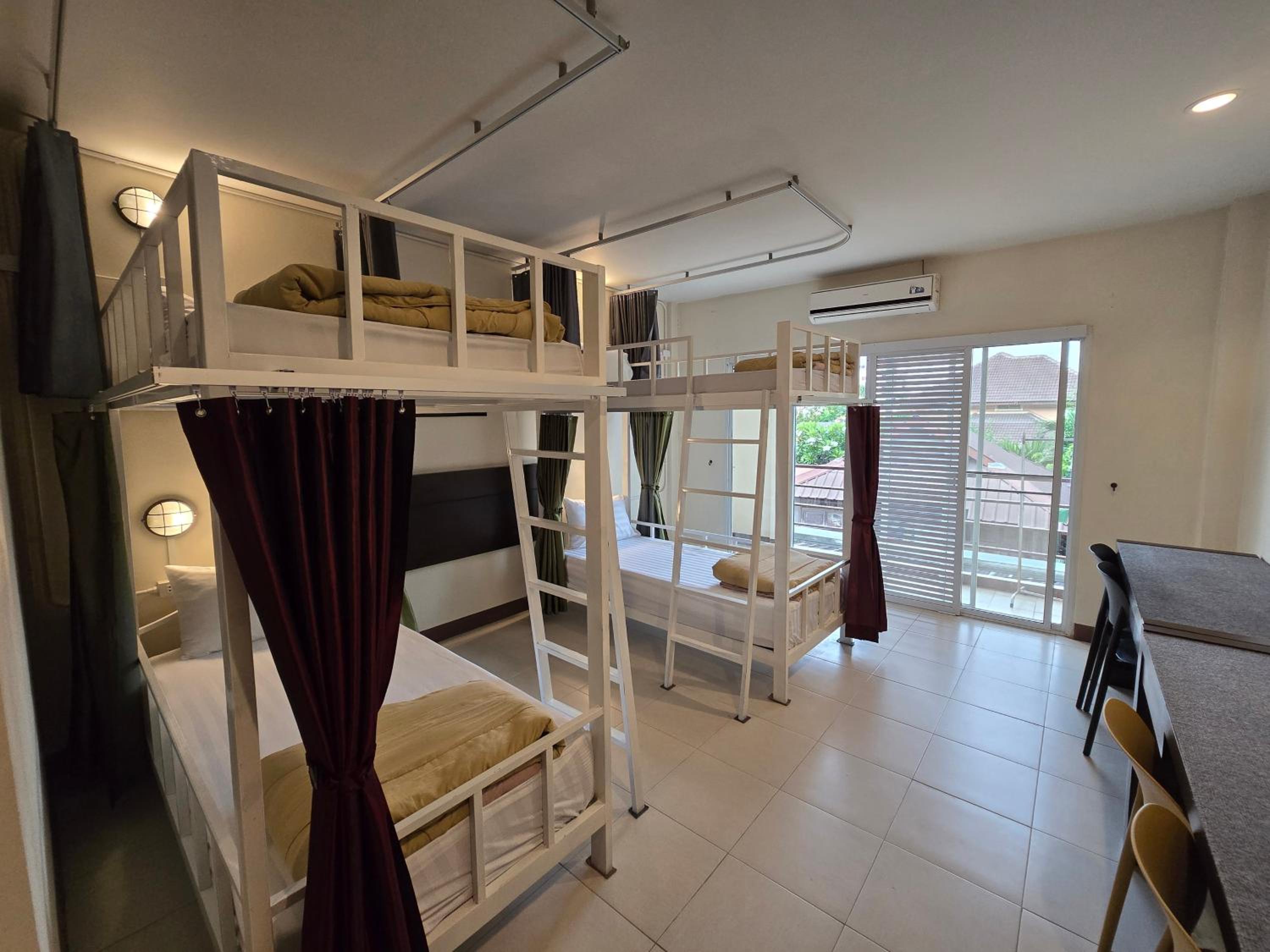 Bed in 4-Bed Mixed Dormitory Room photo 1